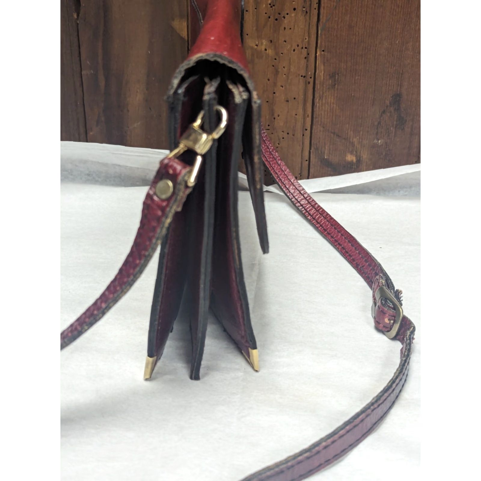 Vintage VINTAGE Fiocchi Italy Crossbody Bag Leather Bordeaux Red Women Medium Brown Leather Strap 16.5" Drop, Snap Closure, Classic, Travel, Casual, Business Size ONE SIZE - 5 Thumbnail