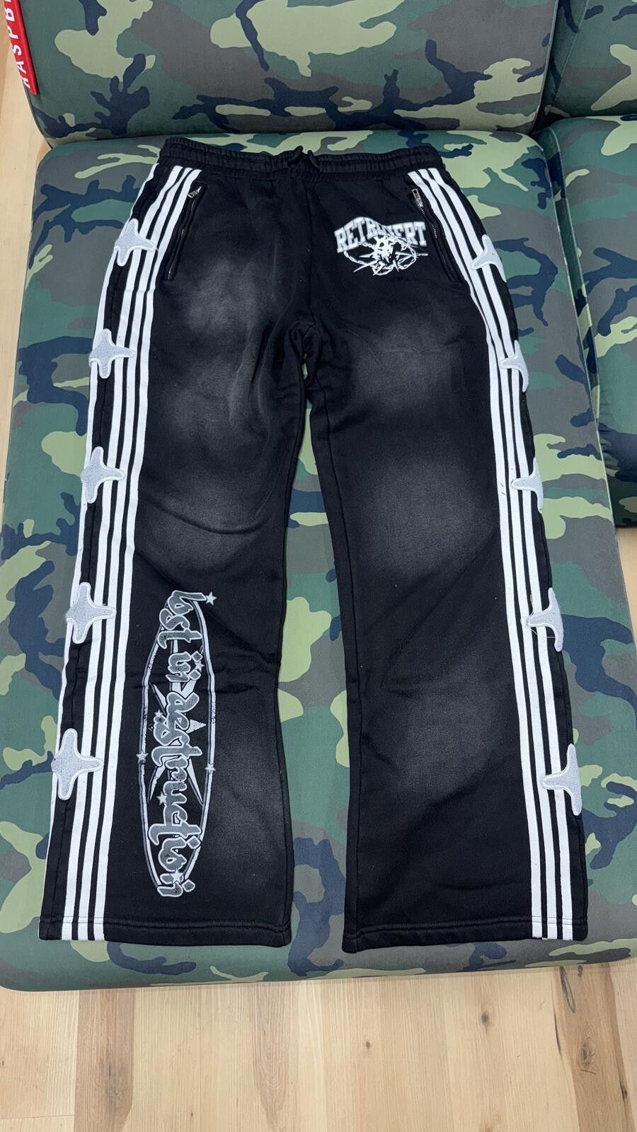 RETROVERT RetroVert Black Studded Destruction Pants Size US 36 / EU 52 - 1 Thumbnail