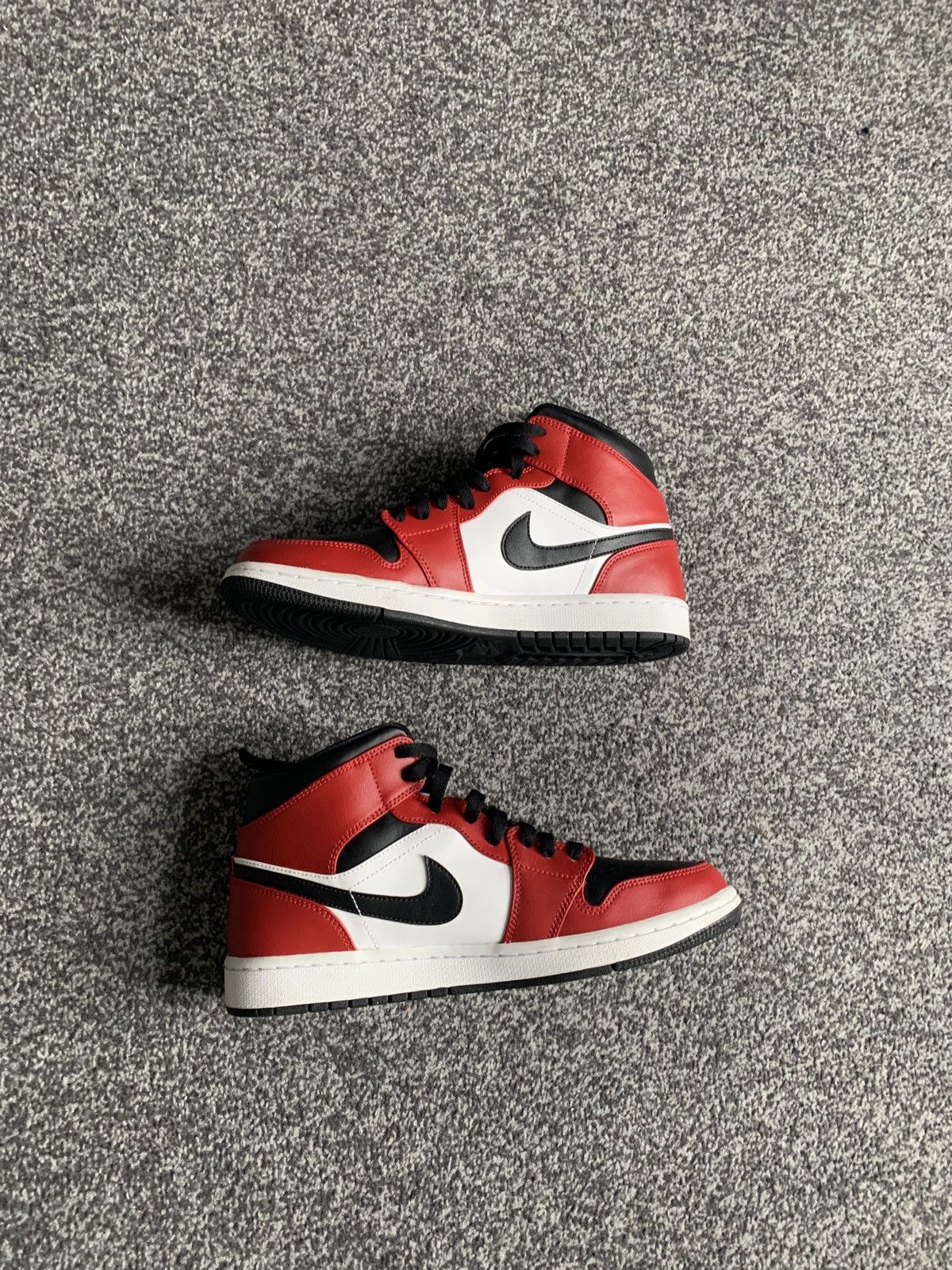 aj1 chicago mid black toe