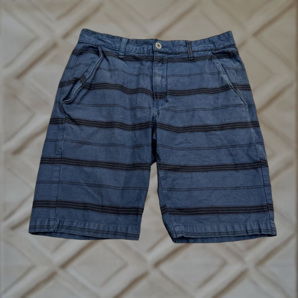 Vintage Iron & Resin Striped Bermuda Shorts Mens 32 Navy Blue Black Casual Outdoor USA Shorts Mens 32 Navy Blue Black Striped Bermuda Pockets Summer 90s? Size US 32 / EU 48 - 1 Thumbnail