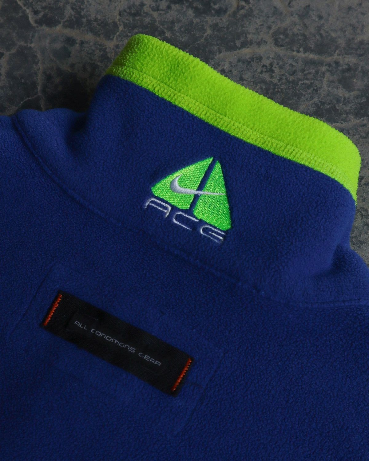 Vintage Vintage Nike ACG Fleece Blue Sleeveless Vest CRAZY GORPCORE Size US L / EU 52-54 / 3 - 4 Thumbnail