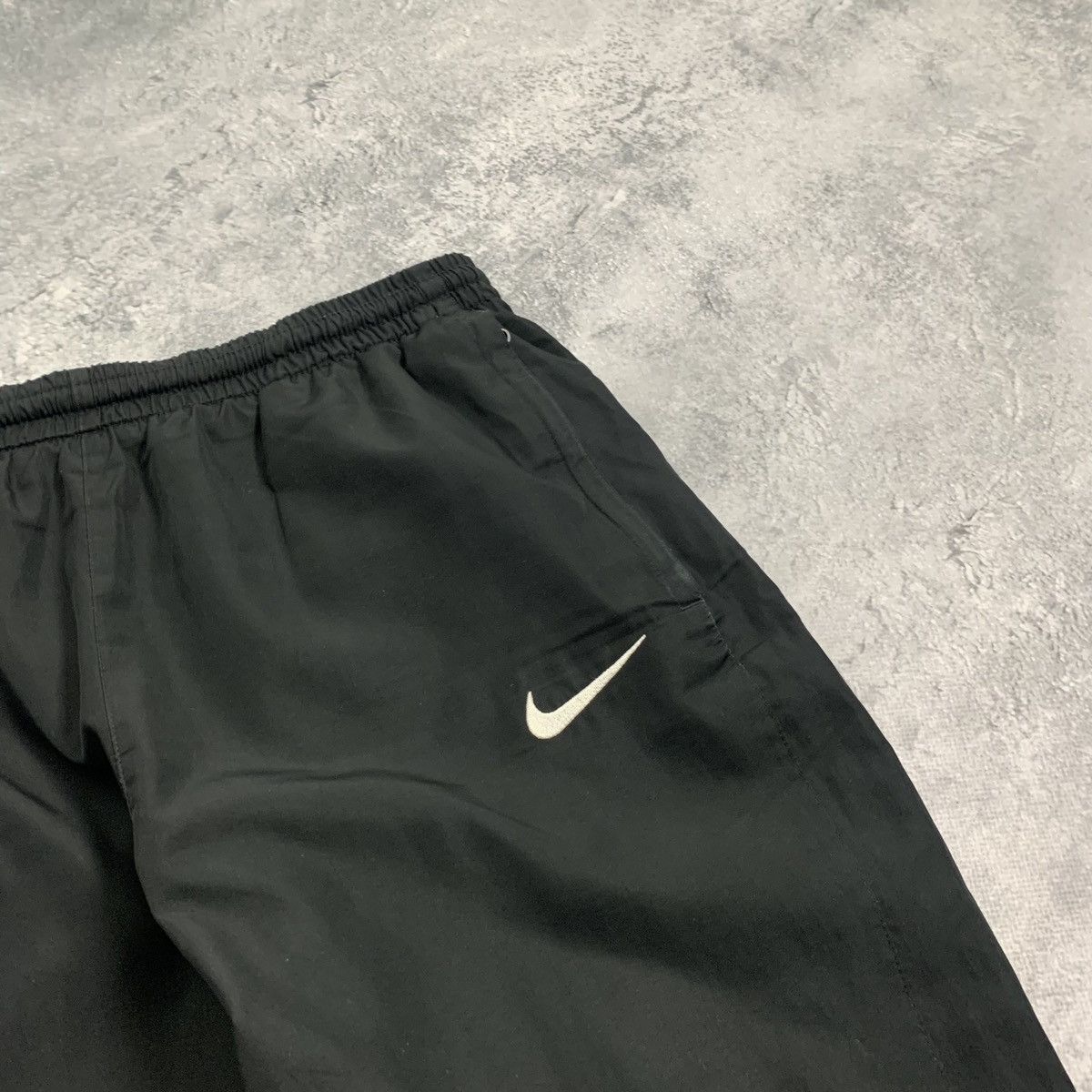 Nike Vintage Y2K Nike Nylon Sweatpants Black Joggers Swoosh Logo Size US 34 / EU 50 - 5 Thumbnail
