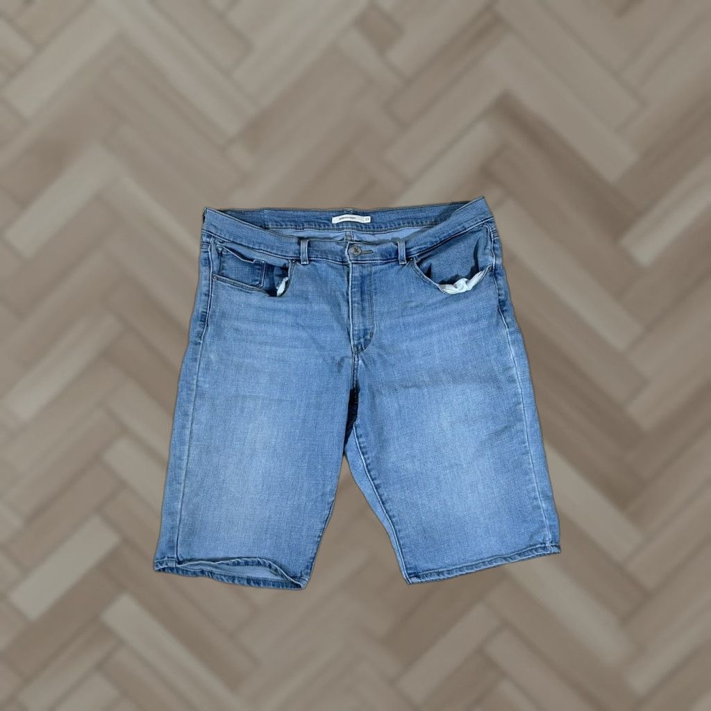 Levi's Levi's Bermuda Womens Jeans Shorts Blue Denim Classic sz 33 Casual Walking Pockets Regular Rise Mid 8.5-10.5in Cotton Blend Denim Size 33 Women Size 24" / US 00 / IT 34 - 1 Thumbnail