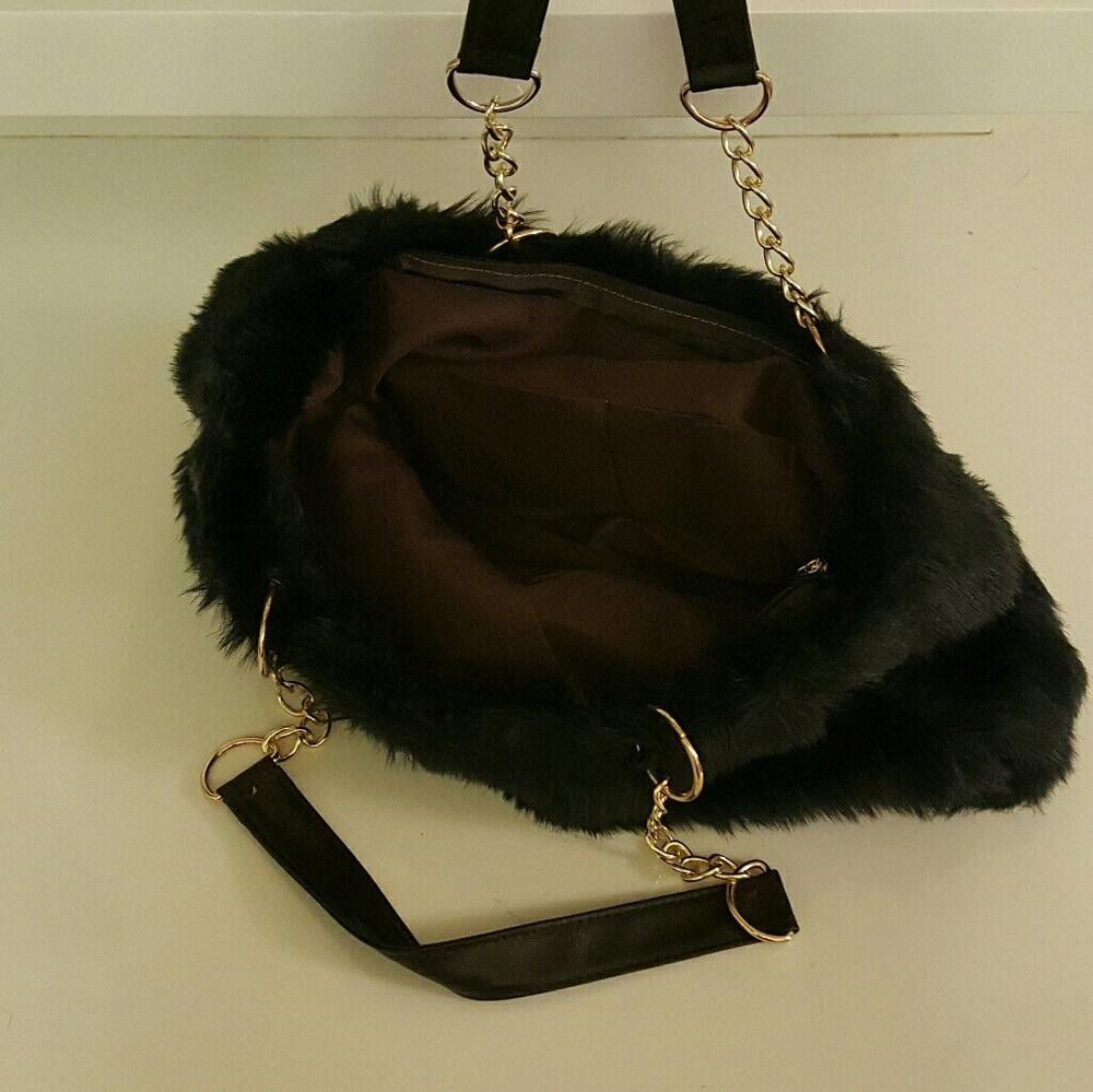 Designer Black Faux Fur Tote w/Chain Size ONE SIZE - 5 Thumbnail