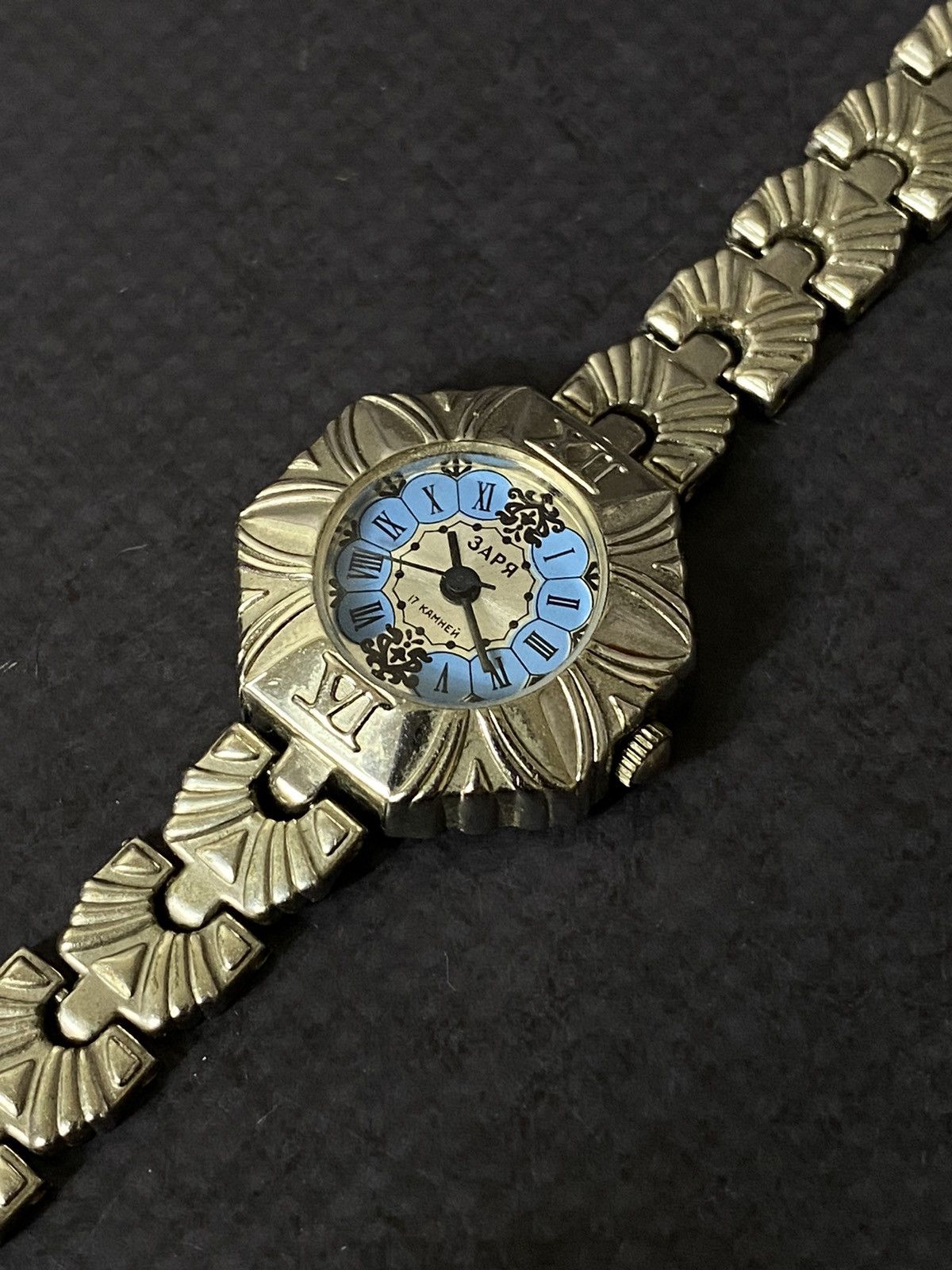 Jewelry Vintage Zarya 17 Jewels Watch with Elegant Silver-Tone Size ONE SIZE - 2 Thumbnail