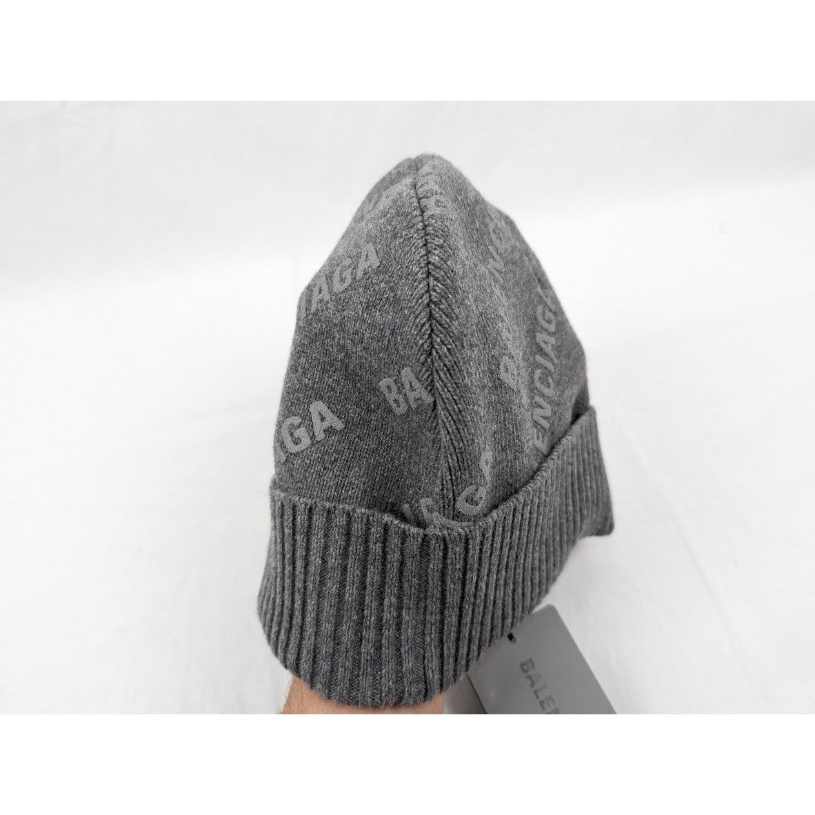 Balenciaga o1rshd1 Q:2/Size:OS/Unisex Cashmere Beanie Cap / Hat in Grey Size ONE SIZE - 10 Thumbnail