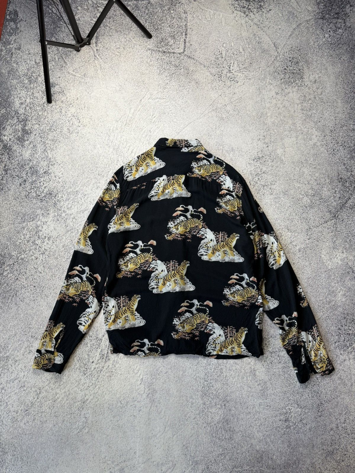 Allsaints Vintage Allsaints Viscose Tiger Crazy Print Y2K Hawaii Shirt Size US L / EU 52-54 / 3 - 20 Thumbnail