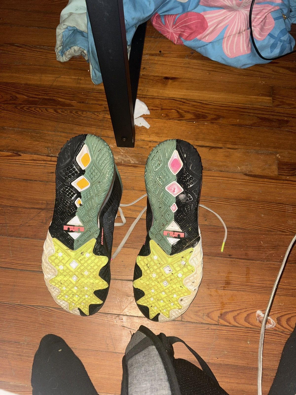 Other Nike LeBron 18 Low 'Bugs vs Marvin' LightSmokeGrey/Green Size US 12.5 / EU 45-46 - 6 Thumbnail