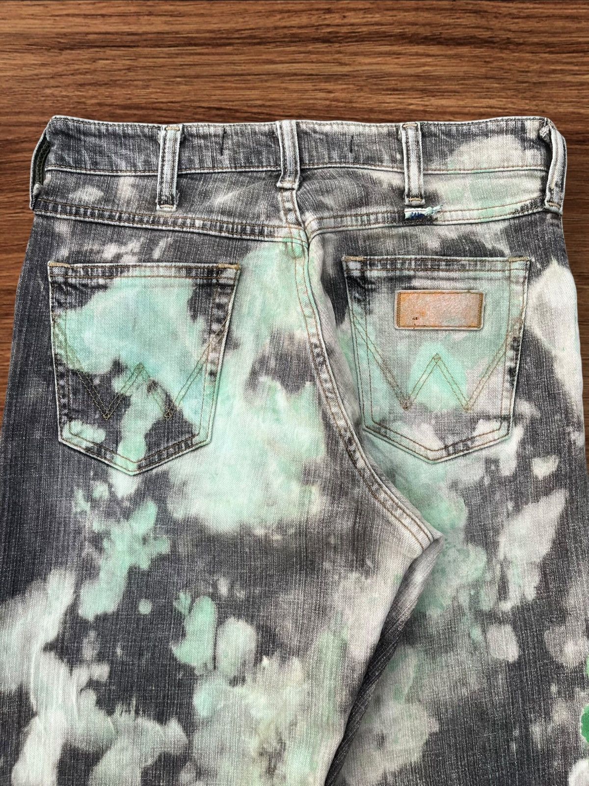 Vintage × Wrangler Vintage Wrangler Green Paint Tye Die Straight Leg Jeans Size US 28 / EU 44 - 7 Thumbnail