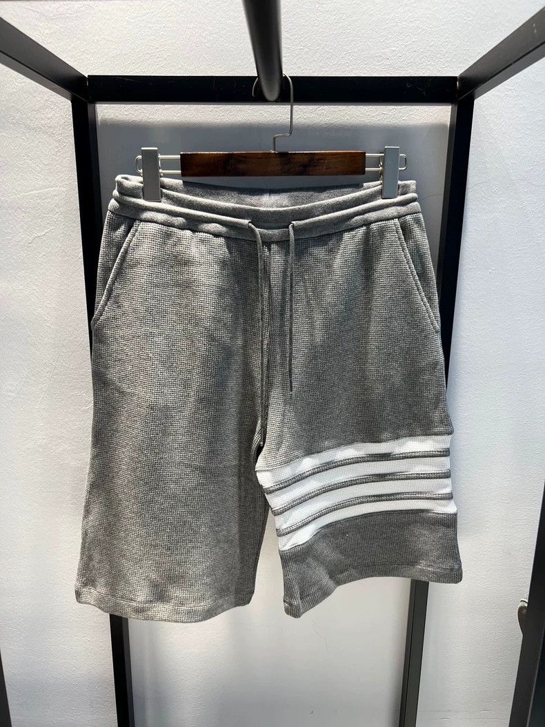 Thom Browne Thom Browne Gray Casual Shorts for Summer-dmc Size US 36 / EU 52 - 1 Thumbnail