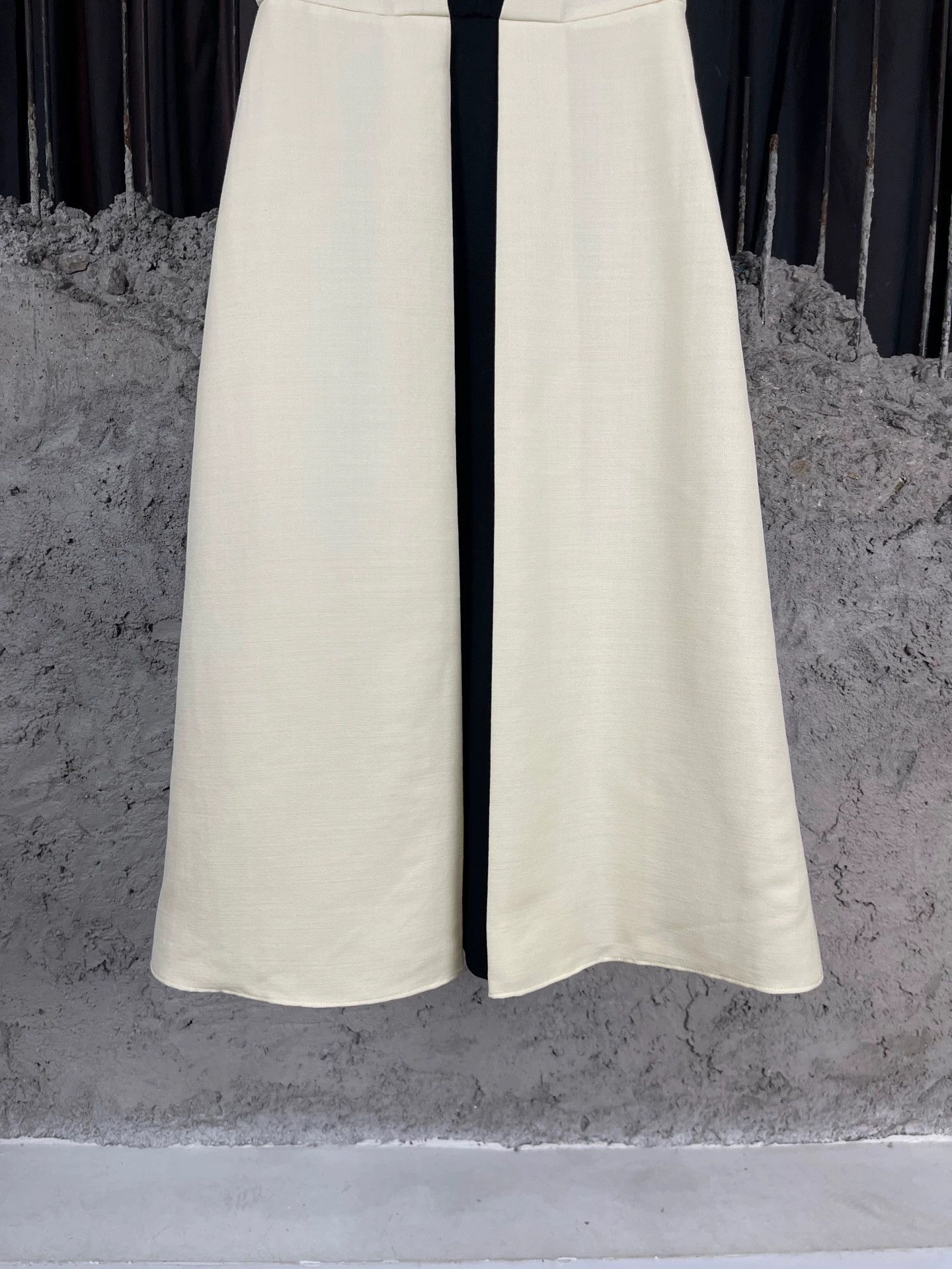 Valentino Valentino Women's 99 New Dress Size 2 Size XS / US 0-2 / IT 36-38 - 4 Thumbnail