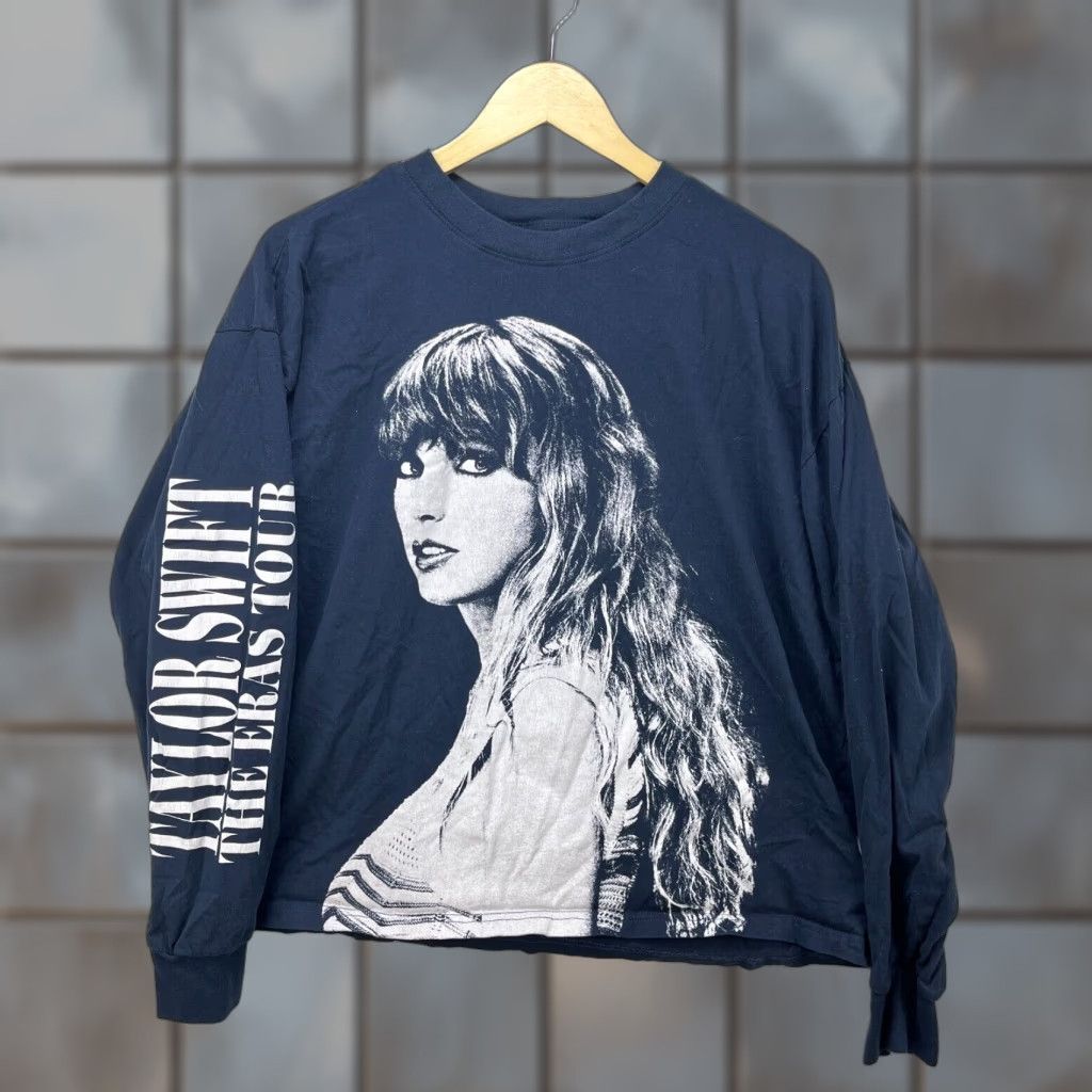 Vintage VINTAGE Taylor Swift The Arrows Tour Long Sleeve Shirt Small Navy Blue Size US S / EU 44-46 / 1 - 1 Thumbnail