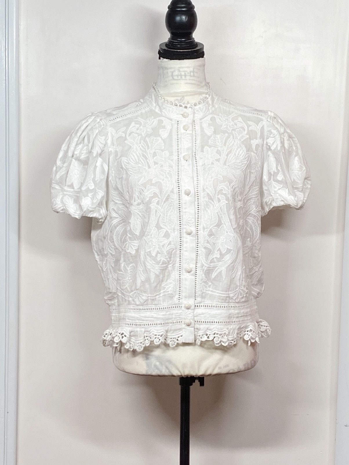 Alice + Olivia ALICE + OLIVIA Loryn Embroidered Short-Sleeve Blouse size XL Size XL / US 12-14 / IT 48-50 - 1 Thumbnail