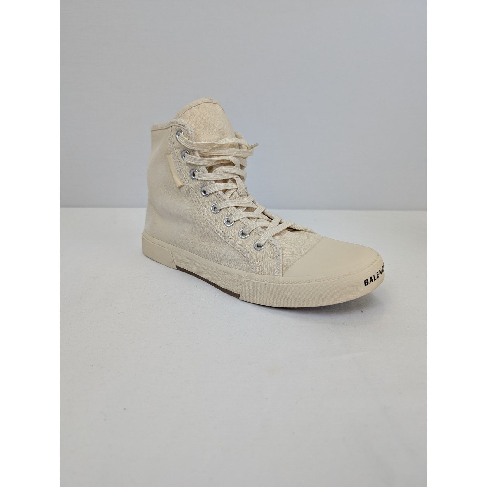 o1rshd1 Q:4 / Paris High Top Destroyed Sneakers Beige/White