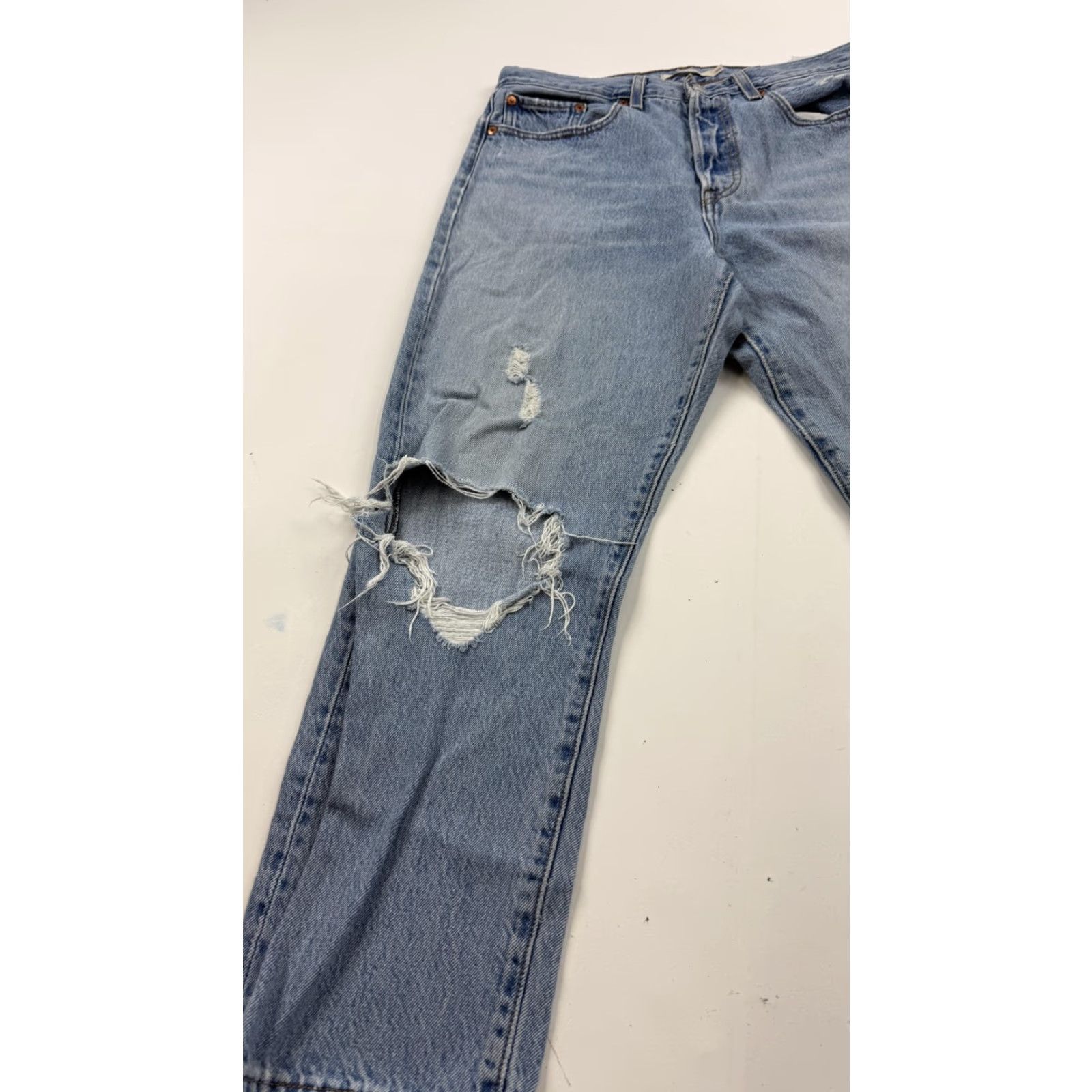 Levi's Levi's Jeans Womens 30 Light Wash Distressed Premium Wedgie Straight Ripped W30 Size 30" / US 8 / IT 44 - 3 Thumbnail
