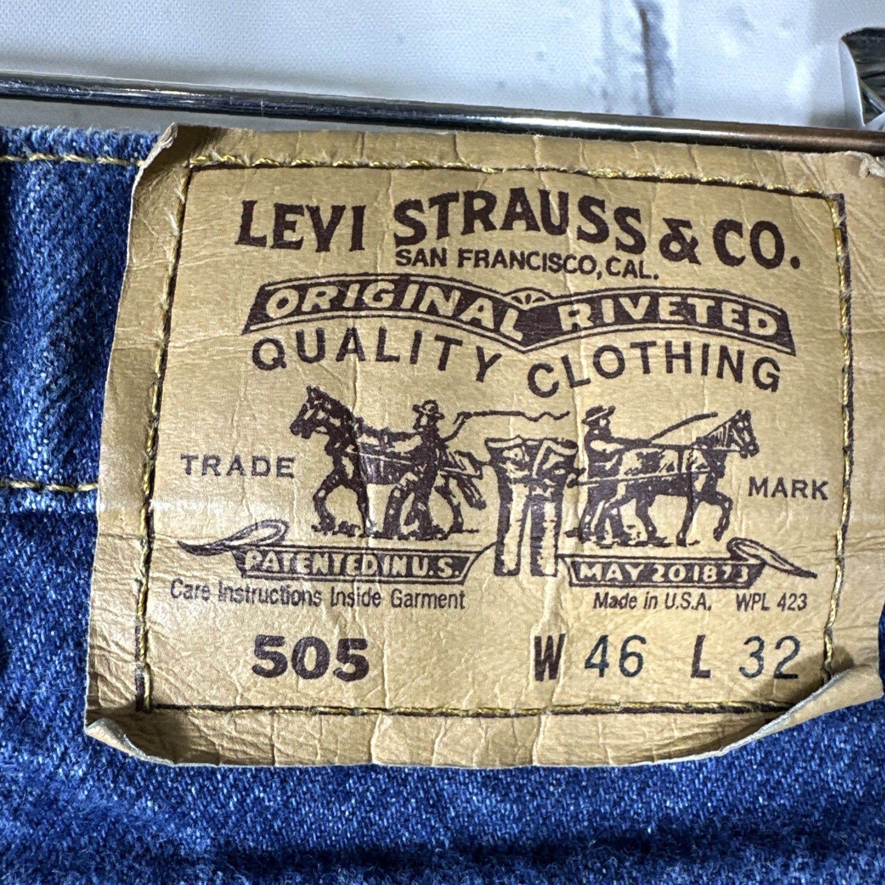 Levi's VINTAGE Levi’s 505 Jeans Mens 46x32 Regular Fit Straight Denim Orange Tab 80s Retro Hipster USA Cowboys College Rock Size US 30 / EU 46 - 4 Thumbnail
