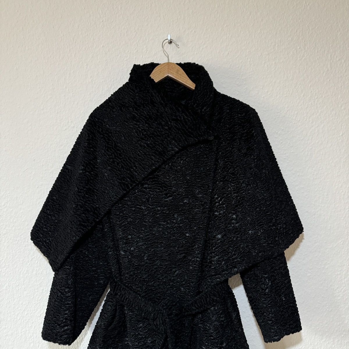 Ann Demeulemeester × Designer 2000s ANN DEMEULEMEESTER BLACK LAMB SHEARLING BELTED COAT Size M / US 6-8 / IT 42-44 - 3 Thumbnail