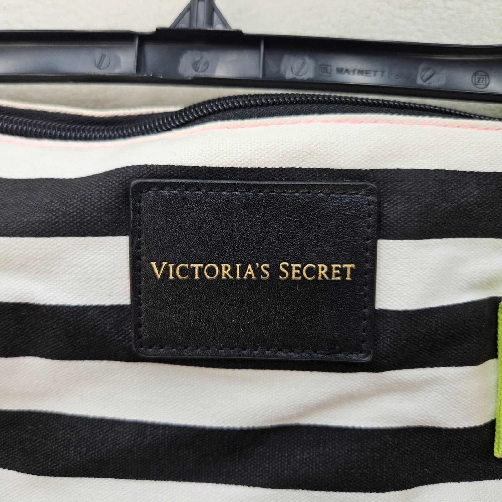 Victoria's Secret VICTORIAS SECRET WOMEN GETAWAY TOTE BAG LARGE TRAVEL DUFFLE Size ONE SIZE - 2 Thumbnail