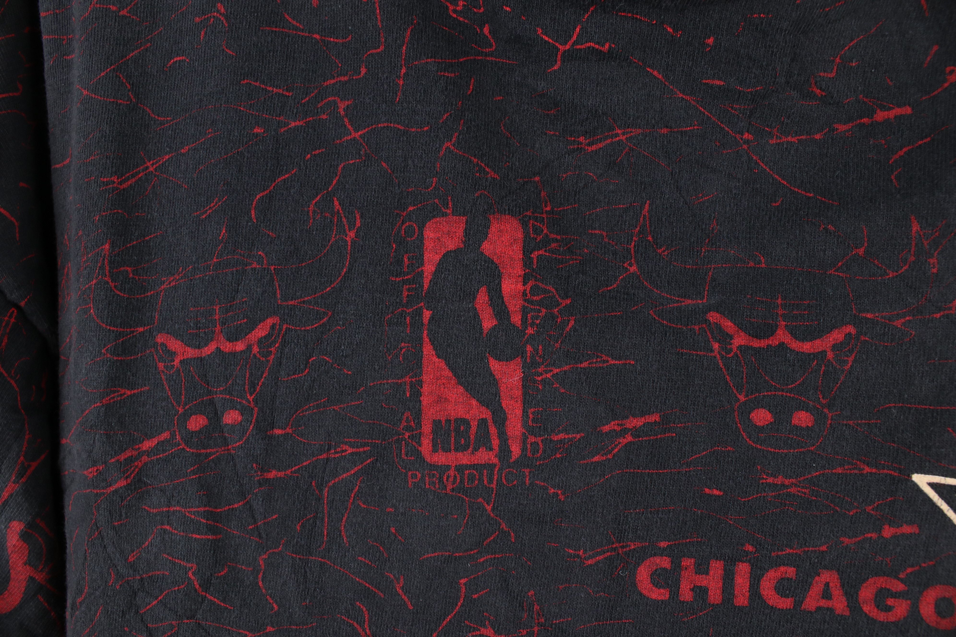 Vintage Vintage 90s All Over Print Chicago Bulls Basketball T-Shirt Size US XL / EU 56 / 4 - 5 Thumbnail
