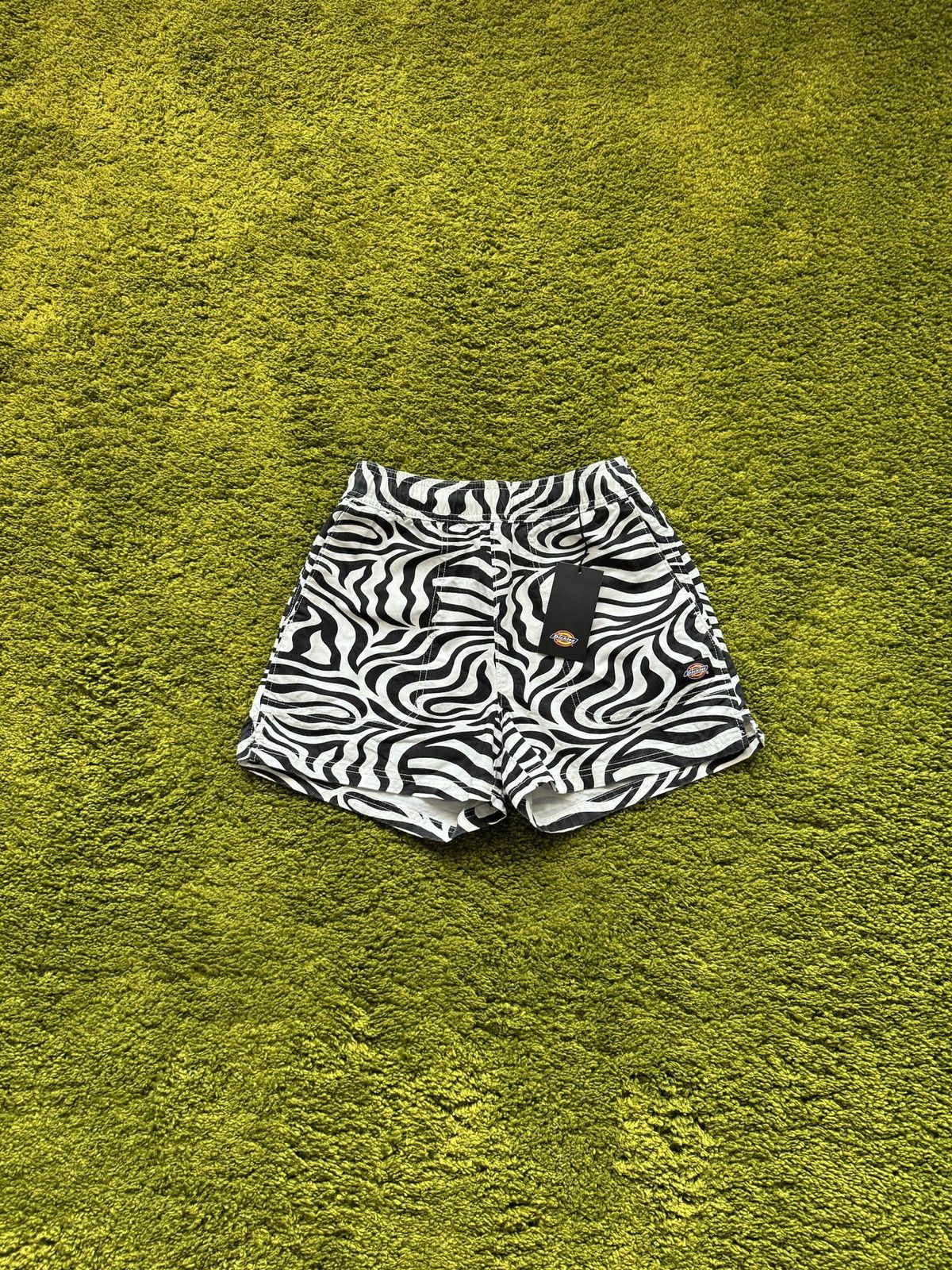 Designer × Dickies Dickies NWT zebra pattern shorts Size 25" / US 0 / IT 36 - 1 Thumbnail