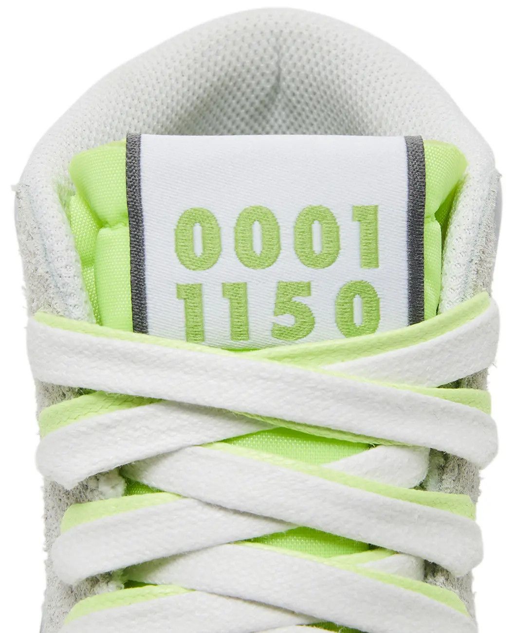 Nike *RARE* Nike Blazer Mid ‘77 Oregon Ducks PE size 11.5 Size US 11.5 / EU 44-45 - 4 Thumbnail
