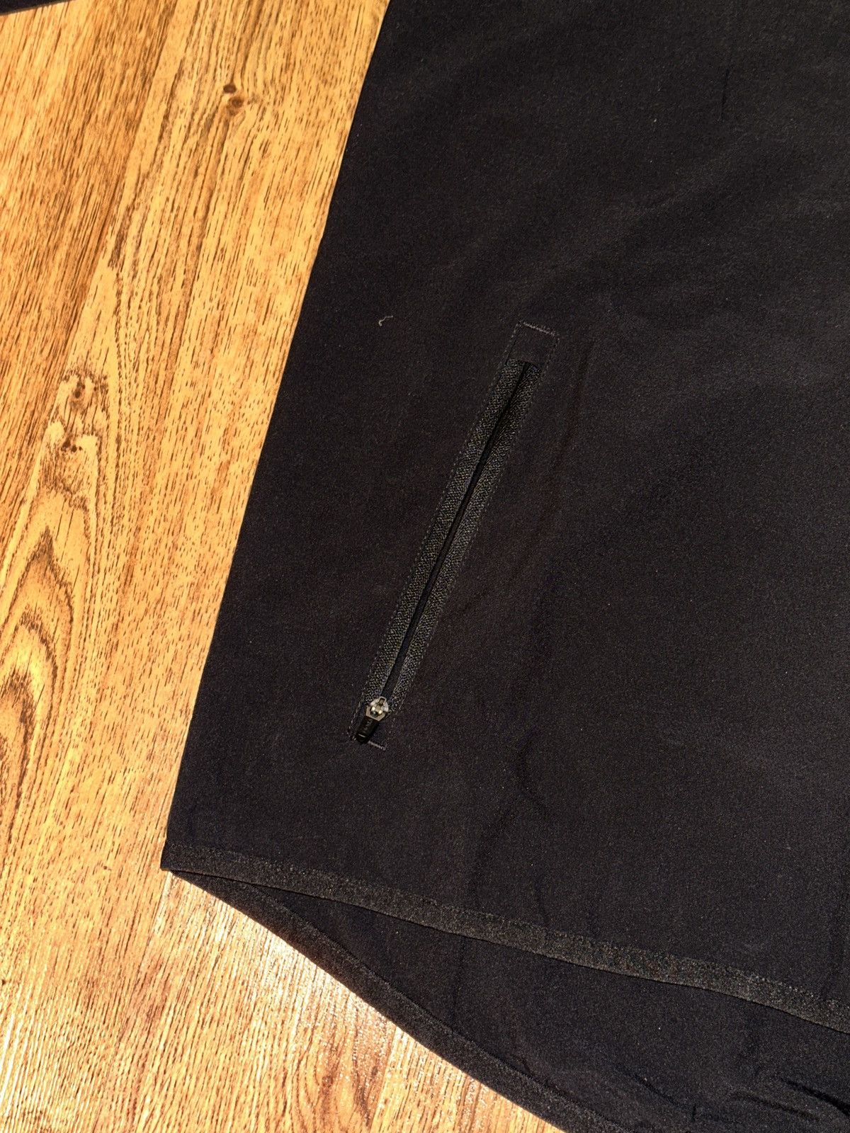 Vuori Vuori Black Hooded Windbreaker Jacket Full Zip Lightweight Size US L / EU 52-54 / 3 - 2 Thumbnail