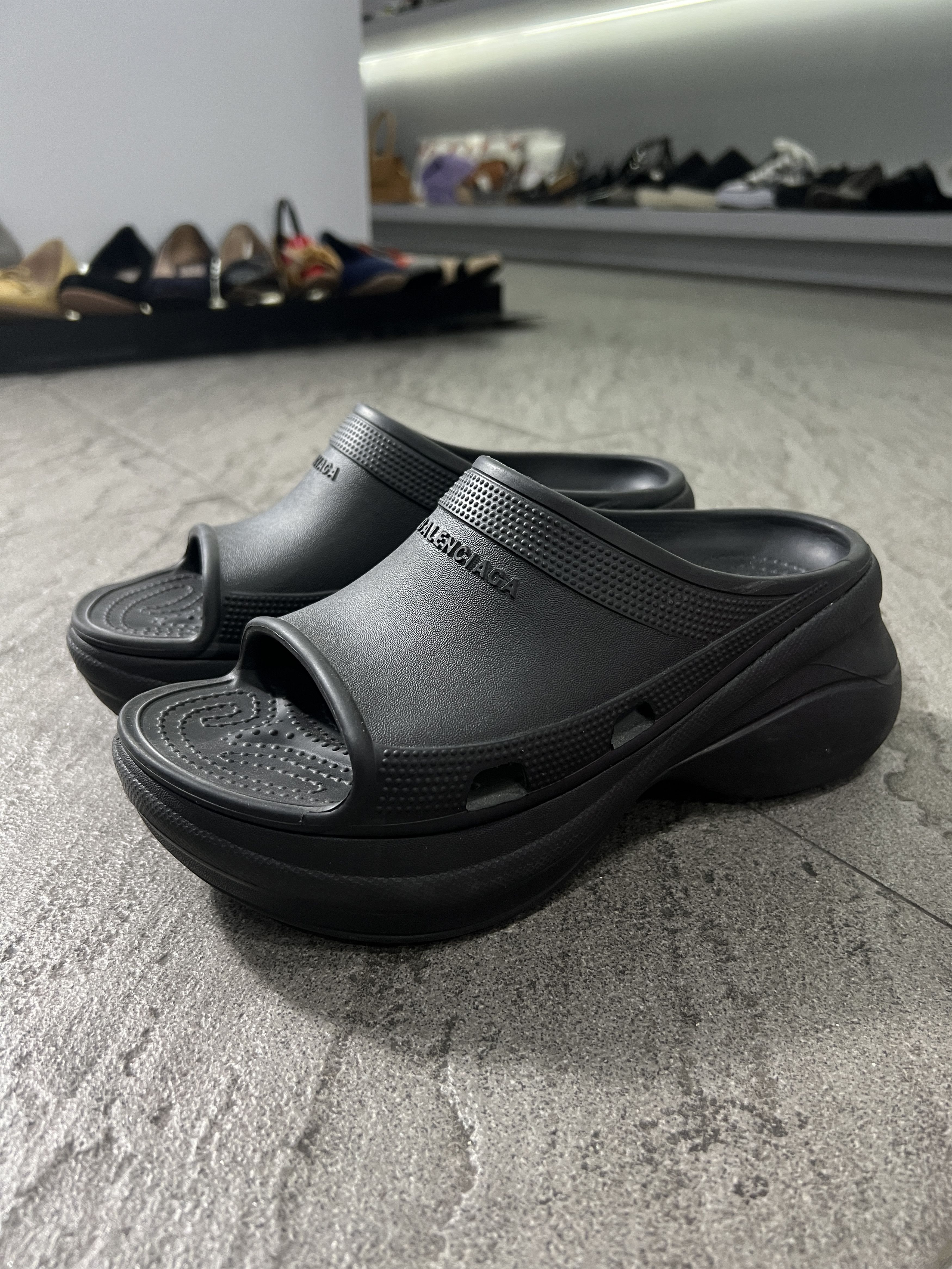 Balenciaga Balenciaga x Crocs Platform Slides Black EU38 Size US 8 / IT 38 - 4 Thumbnail