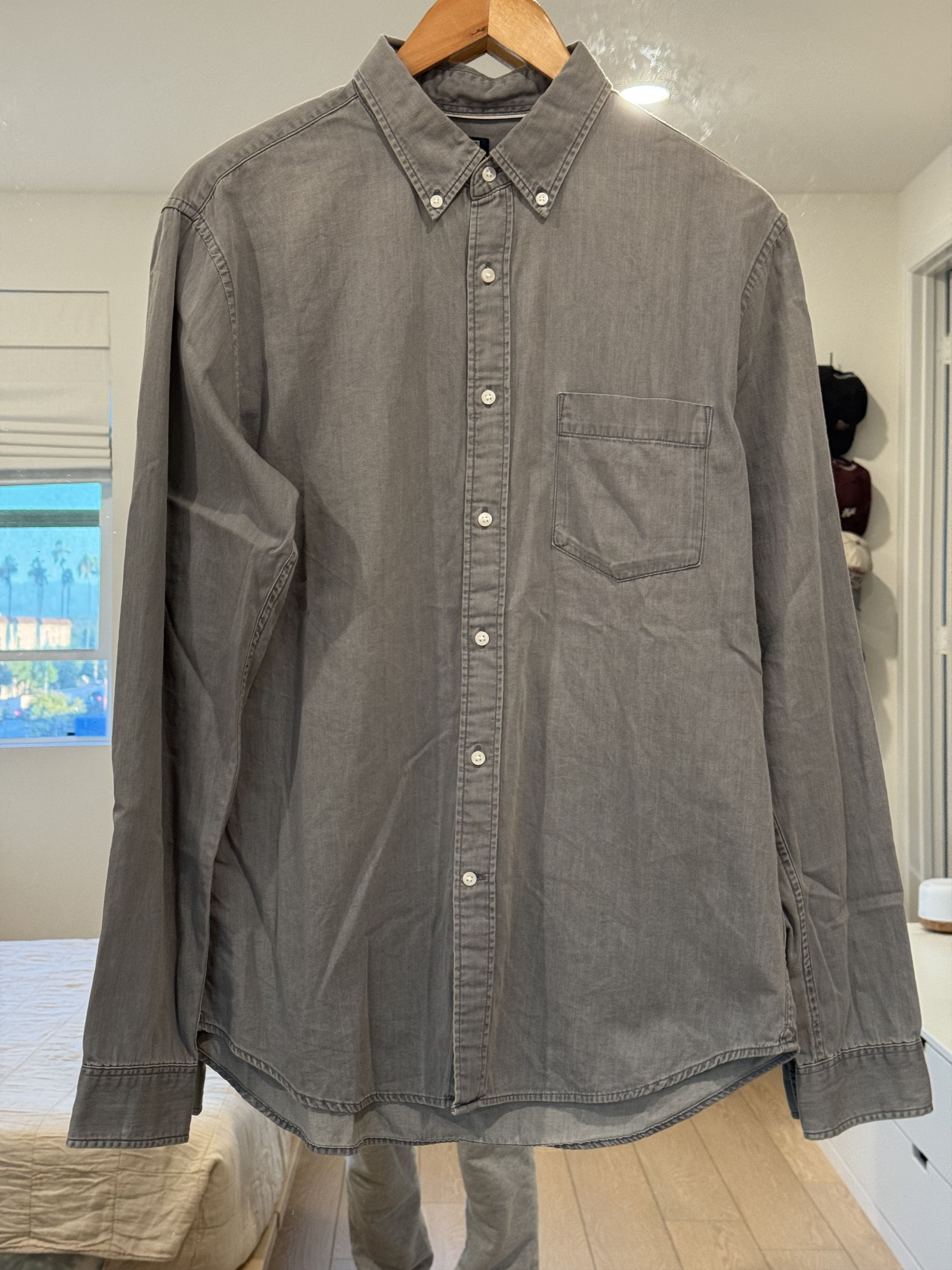 Uniqlo Uniqlo Casual Button Up Slim Fit Size US L / EU 52-54 / 3 - 1 Thumbnail