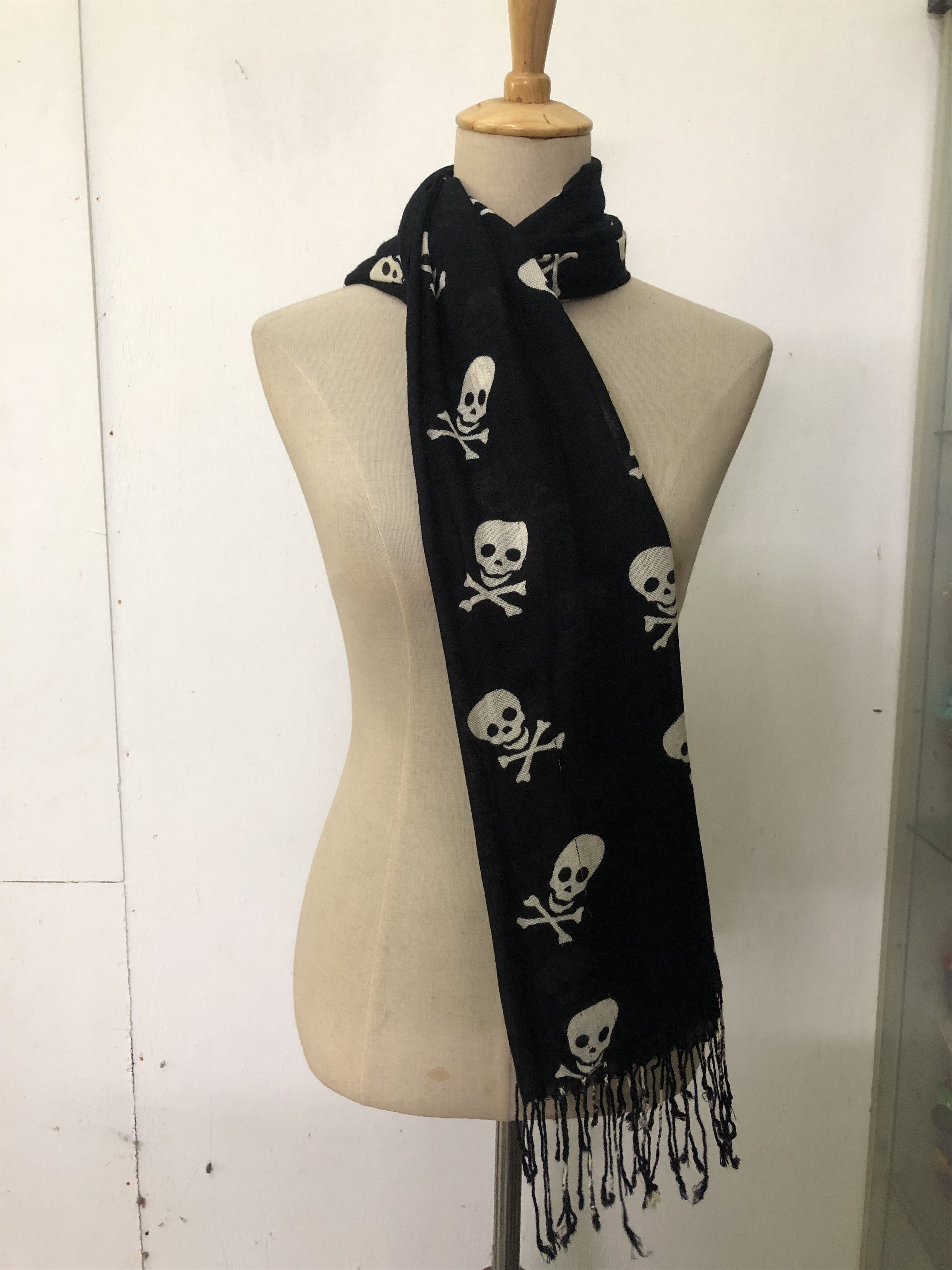Vintage Skulls Design Scarf / Muffler / Neckwear SS1441 Size ONE SIZE - 1 Thumbnail