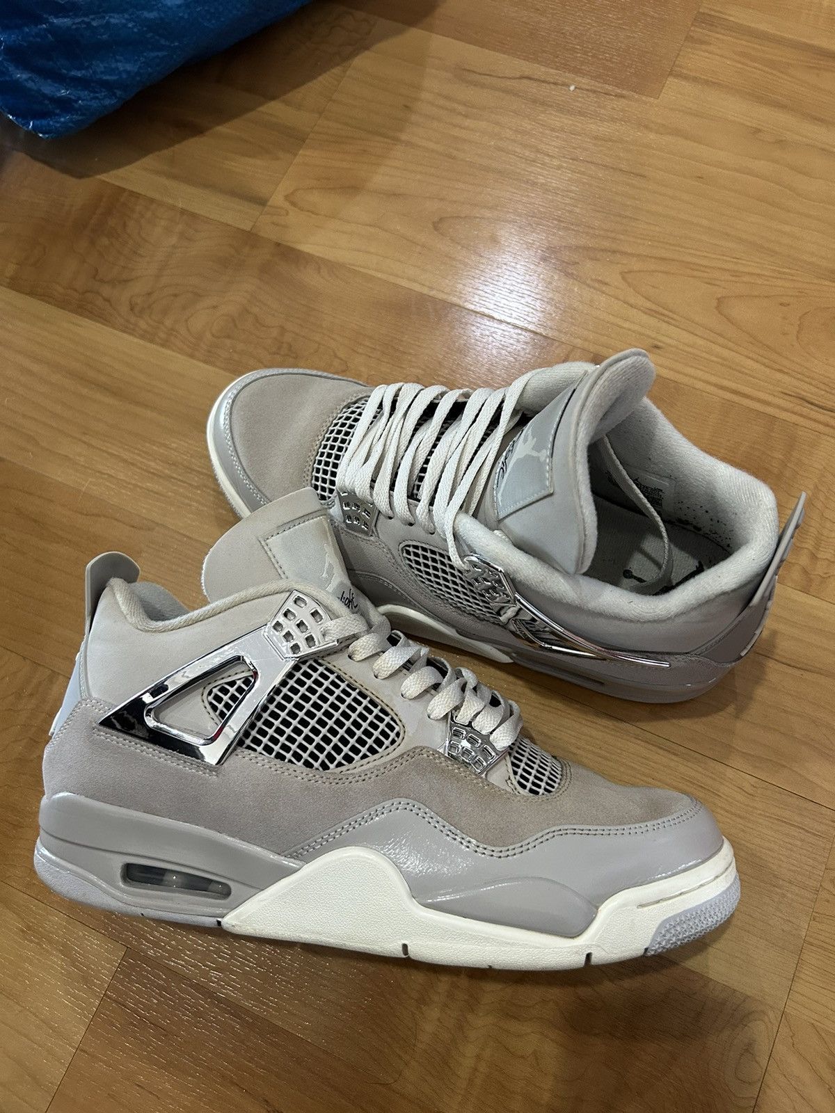 image of Jordan Nike Jordan 4 Frozen Moments 9.5 Men’S Shoes in Grey, Women's (Size 11)