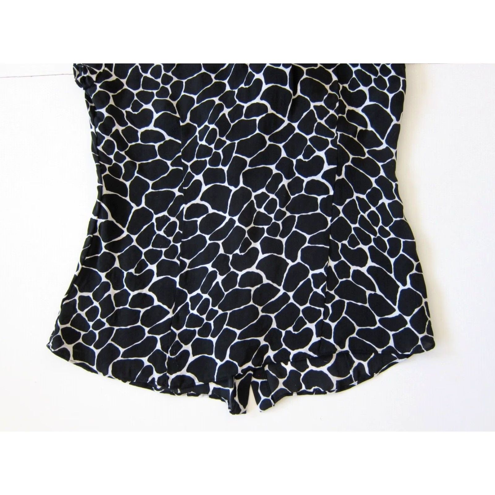 White House Black Market White House Black Market Blouse 2 Women Zebra Print Silk Button Down Short Sleeve 100% Silk Size XS / US 0-2 / IT 36-38 - 5 Thumbnail
