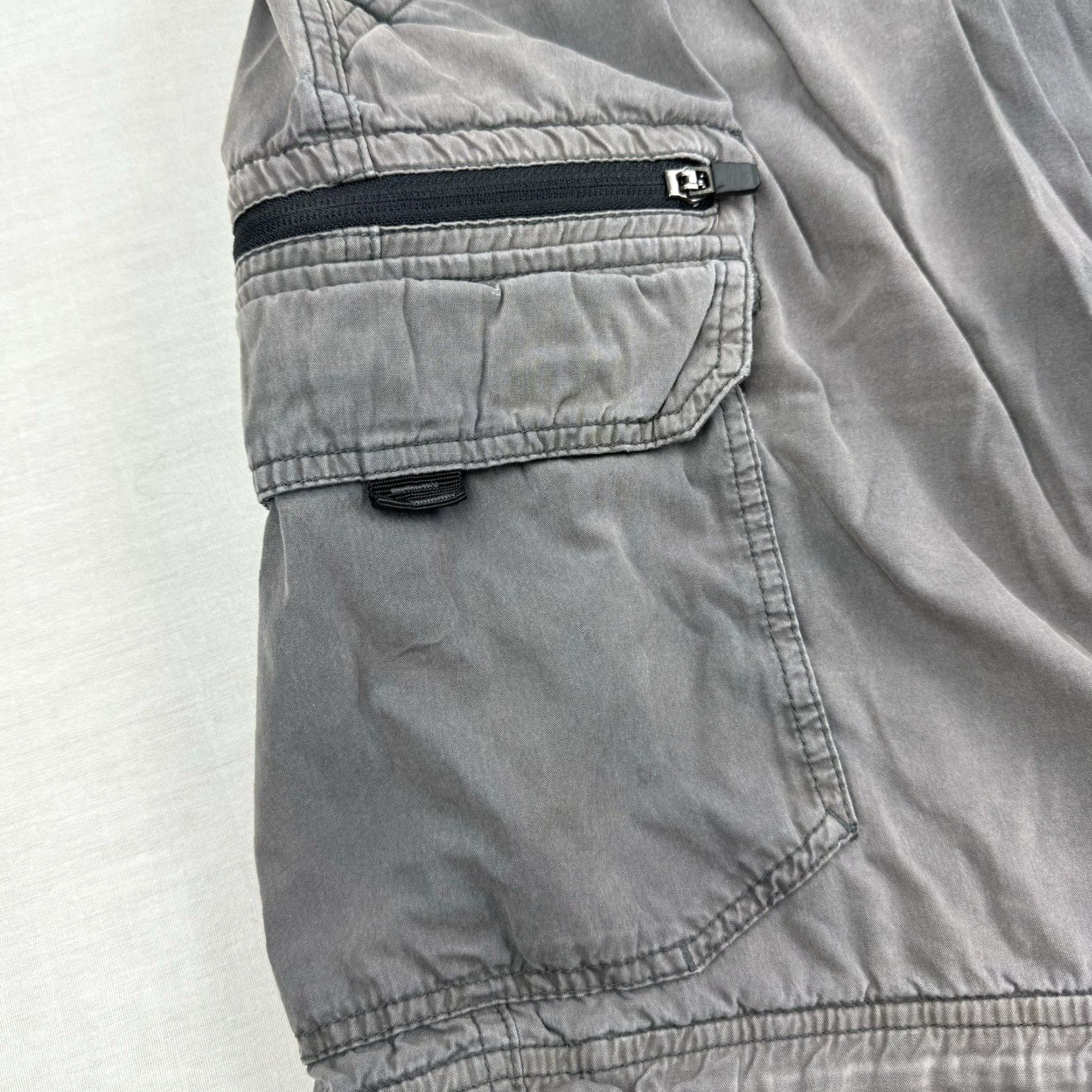 Vintage VINTAGE BC Clothing Baggy Cargo Pants Adult 32x31 Gray Pocket Grunge Y2K Hipster 90s Mens Size US 32 / EU 48 - 4 Thumbnail