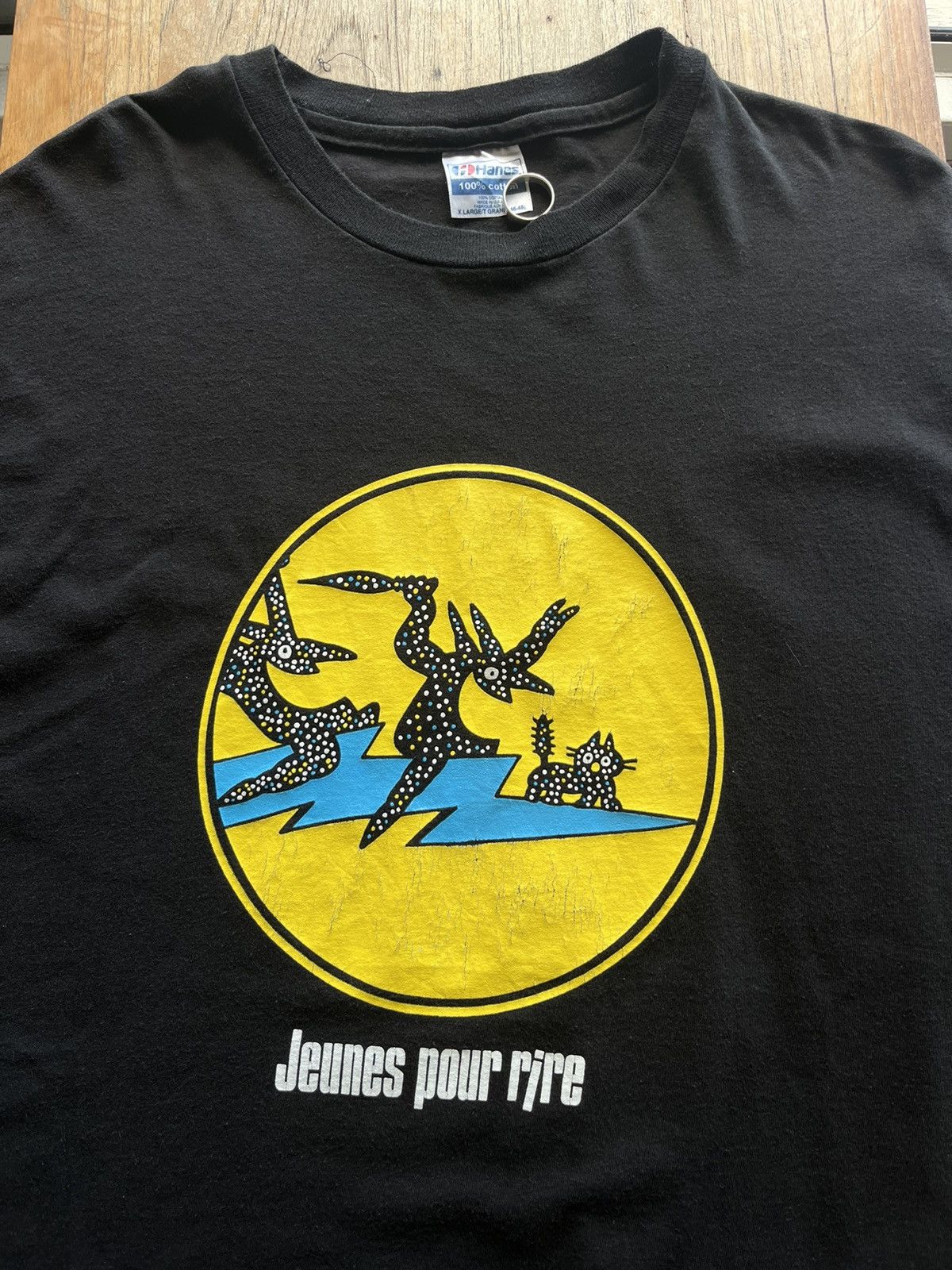 Vintage Vintage Jeunes Pour Rire Artwork design Festival 90’s Tshirt Size US XL / EU 56 / 4 - 4 Thumbnail
