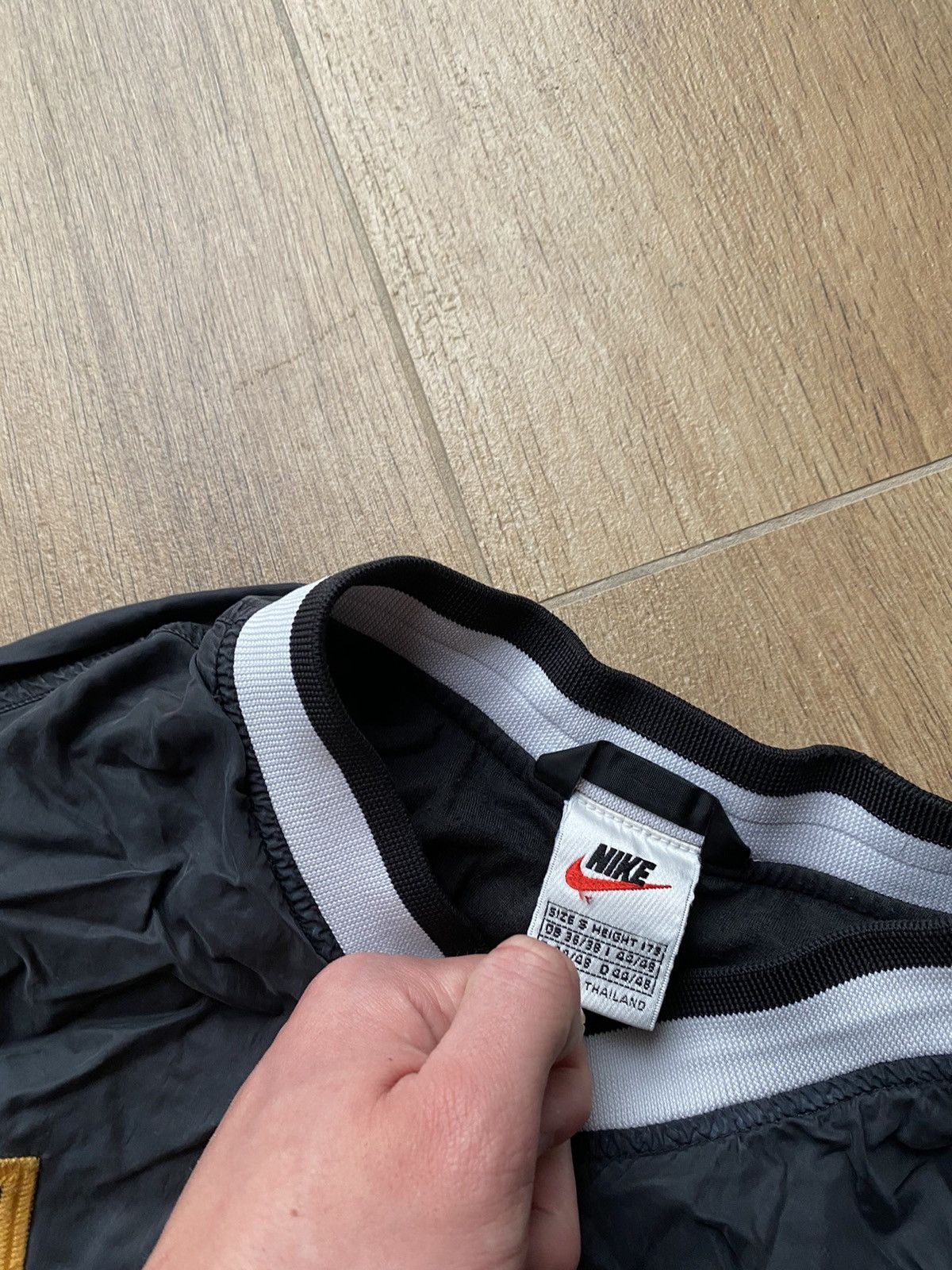 Nike Nike Vintage Sweatshirt Nylon Big Logo Japanese Avant Garde Size US M / EU 48-50 / 2 - 10 Thumbnail