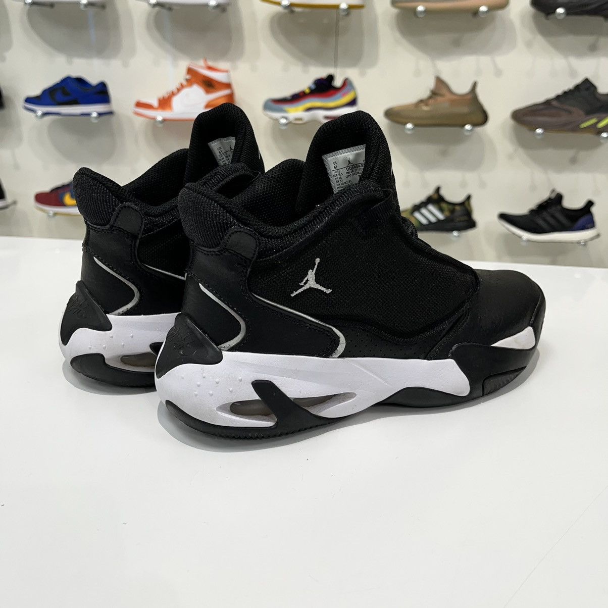 Nike Air Jordan Max Aura 4 Black Metallic Silver (GS) Size US 6 / EU 39 - 6 Thumbnail