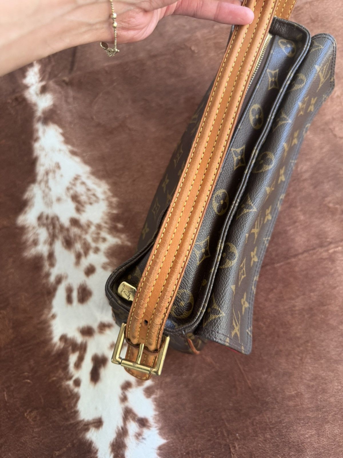 Louis Vuitton Louis Vuitton Monogram Cité Handbag MM Size ONE SIZE - 11 Thumbnail