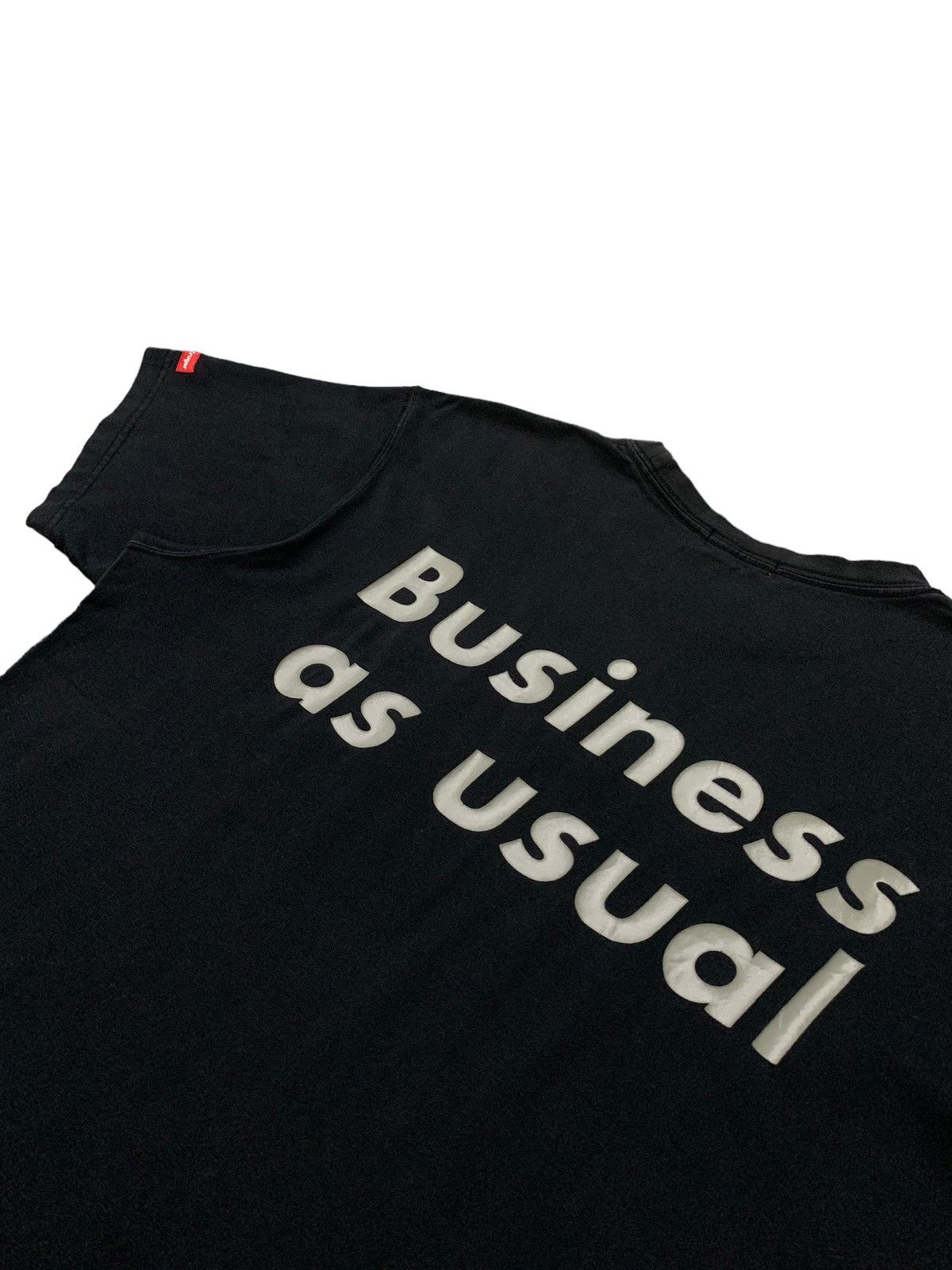 Barbara Kruger 2000s Barbara Kruger Business As Usual Artwork Tshirt Size US L / EU 52-54 / 3 - 5 Thumbnail