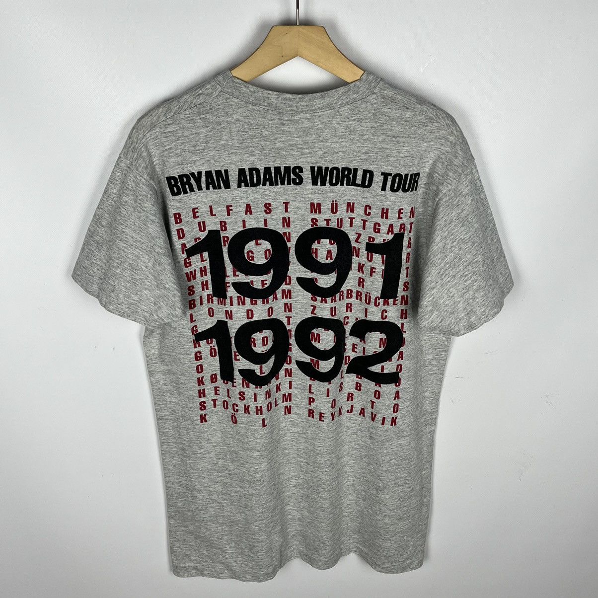 Band Tees Vintage Bryan Adams Waking Up the world tour band tee 1991 Size US L / EU 52-54 / 3 - 19 Thumbnail