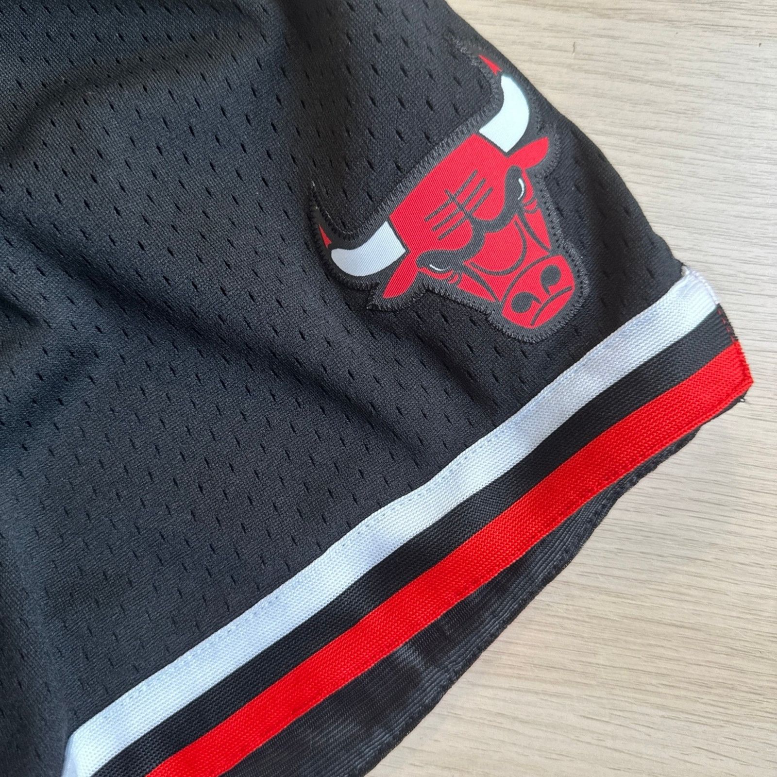 Mitchell & Ness Rare Chicago Bulls Mitchell & Ness Short - Size XS New Size US 28 / EU 44 - 2 Thumbnail
