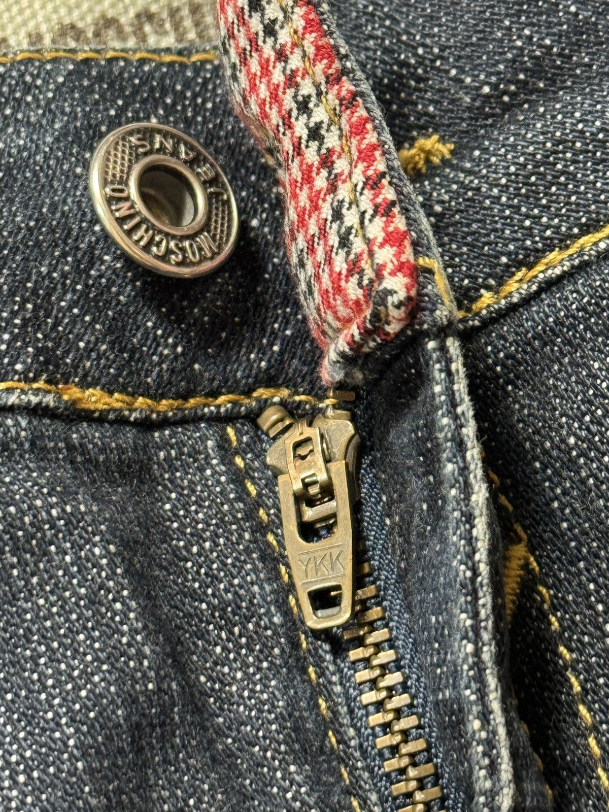 Moschino VINTAGE MOSCHINO JEANS WASHED STYLE MINI DENIM SKIRT Size 28" / US 6 / IT 42 - 9 Thumbnail