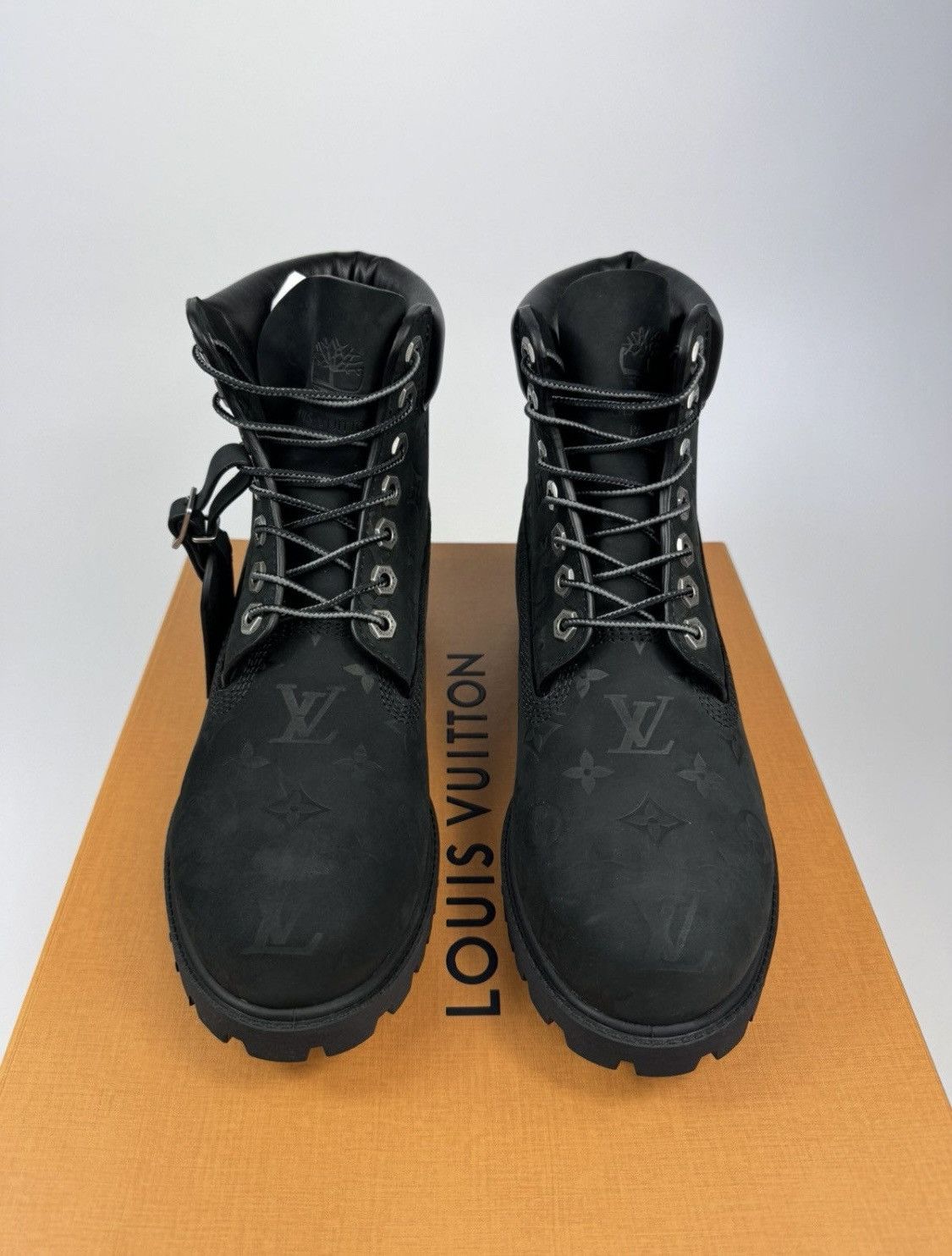 Louis Vuitton × Timberland Louis Vuitton x Timberland Monogram Size US 9 / EU 42 - 3 Thumbnail