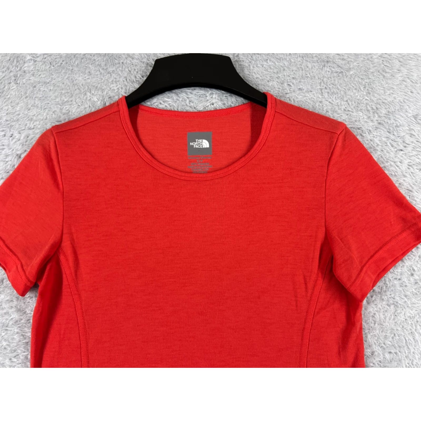 The North Face The North Face Shirt Women Small Red Short Sleeve Crew Vaporwick Polyester Size S / US 4 / IT 40 - 4 Thumbnail
