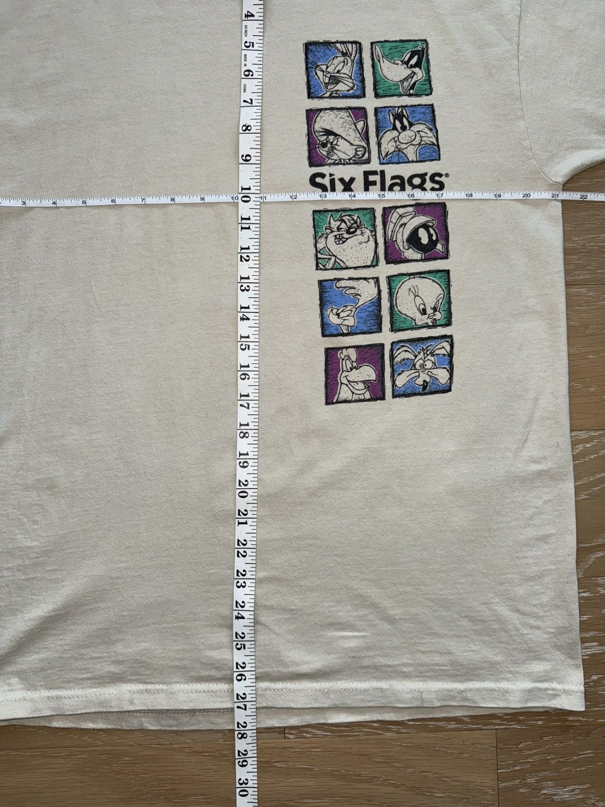 Warner Bros Vintage ‘99 Six Flags Looney Tunes Characters Shirt Size US L / EU 52-54 / 3 - 6 Thumbnail