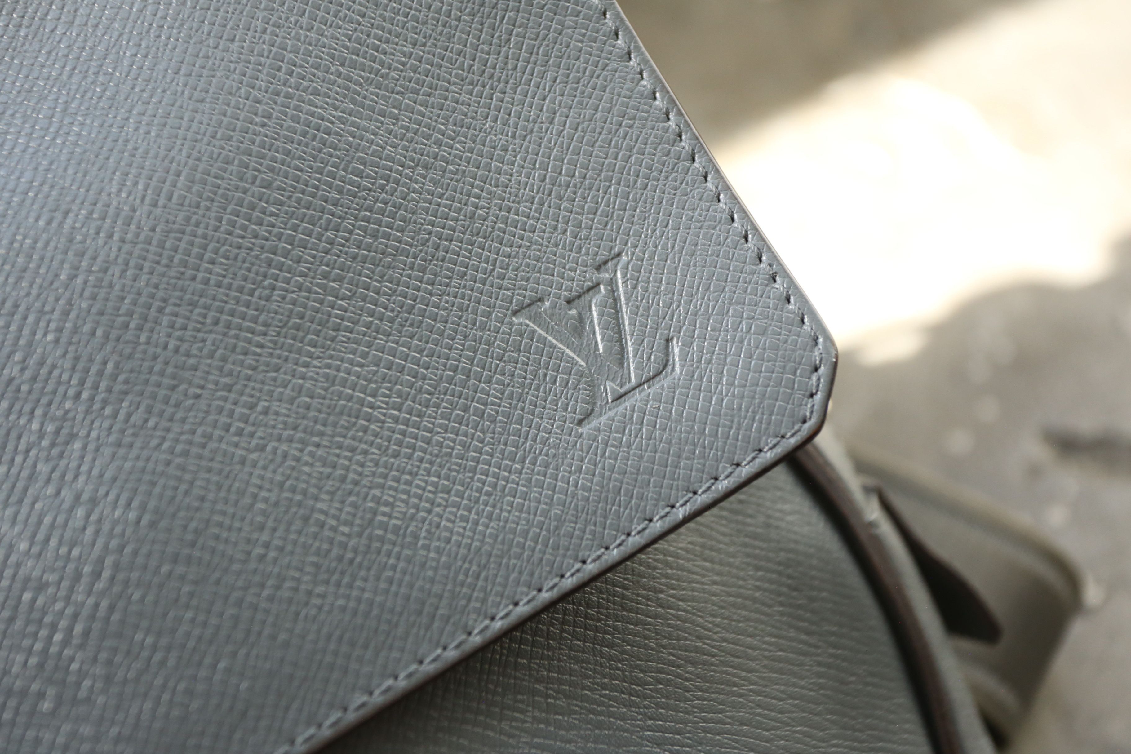 Louis Vuitton Louis Vuitton - Paul Helbers - S/S 10 - Taiga Vassili PM Size ONE SIZE - 10 Thumbnail