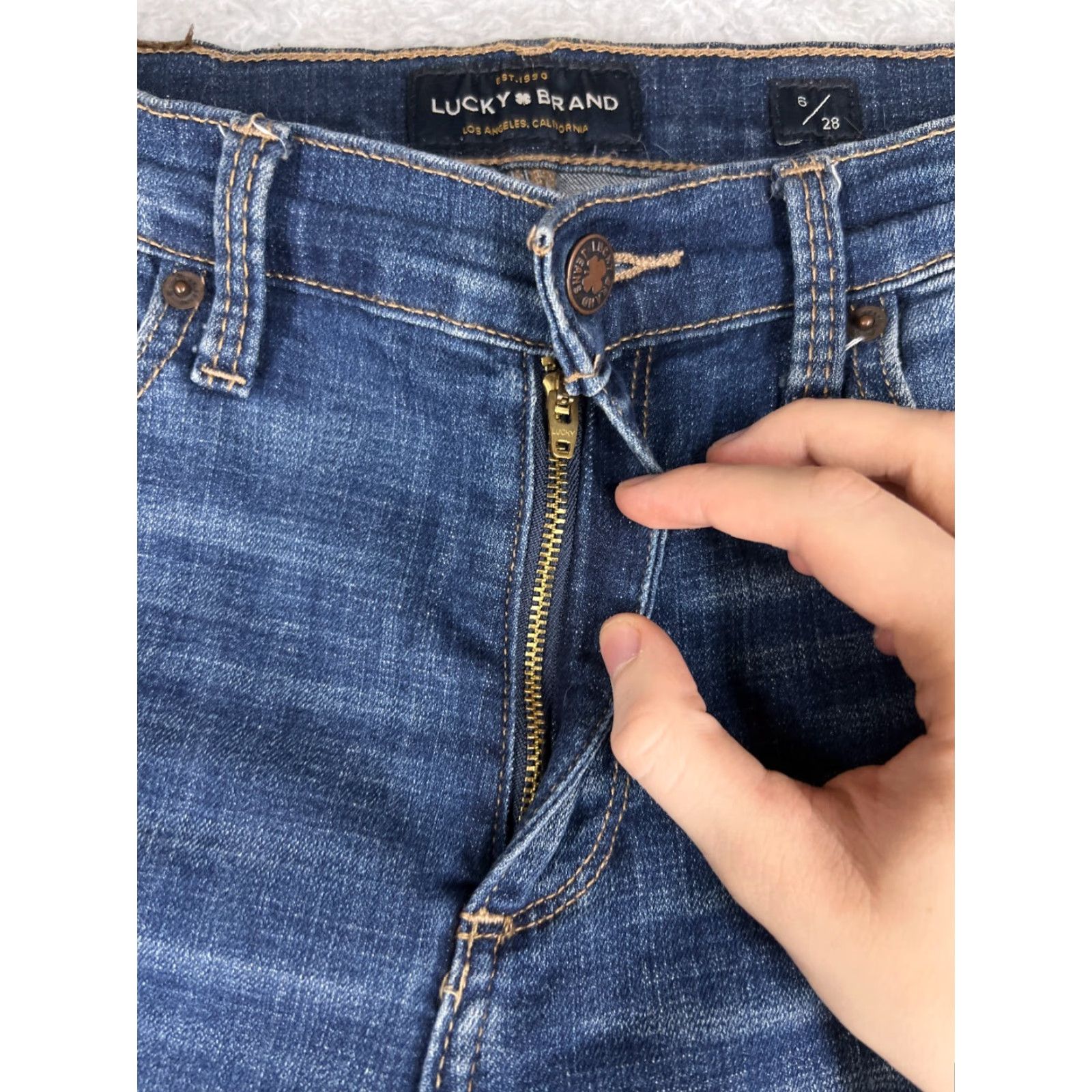 Lucky Brand Lucky Brand Jeans Womens 6 Regular Blue Denim Straight Fit 28" Inseam 30" Waist Medium Wash 5-Pocket Distressed Modern USA Mens Womens Size 28" / US 6 / IT 42 - 4 Thumbnail
