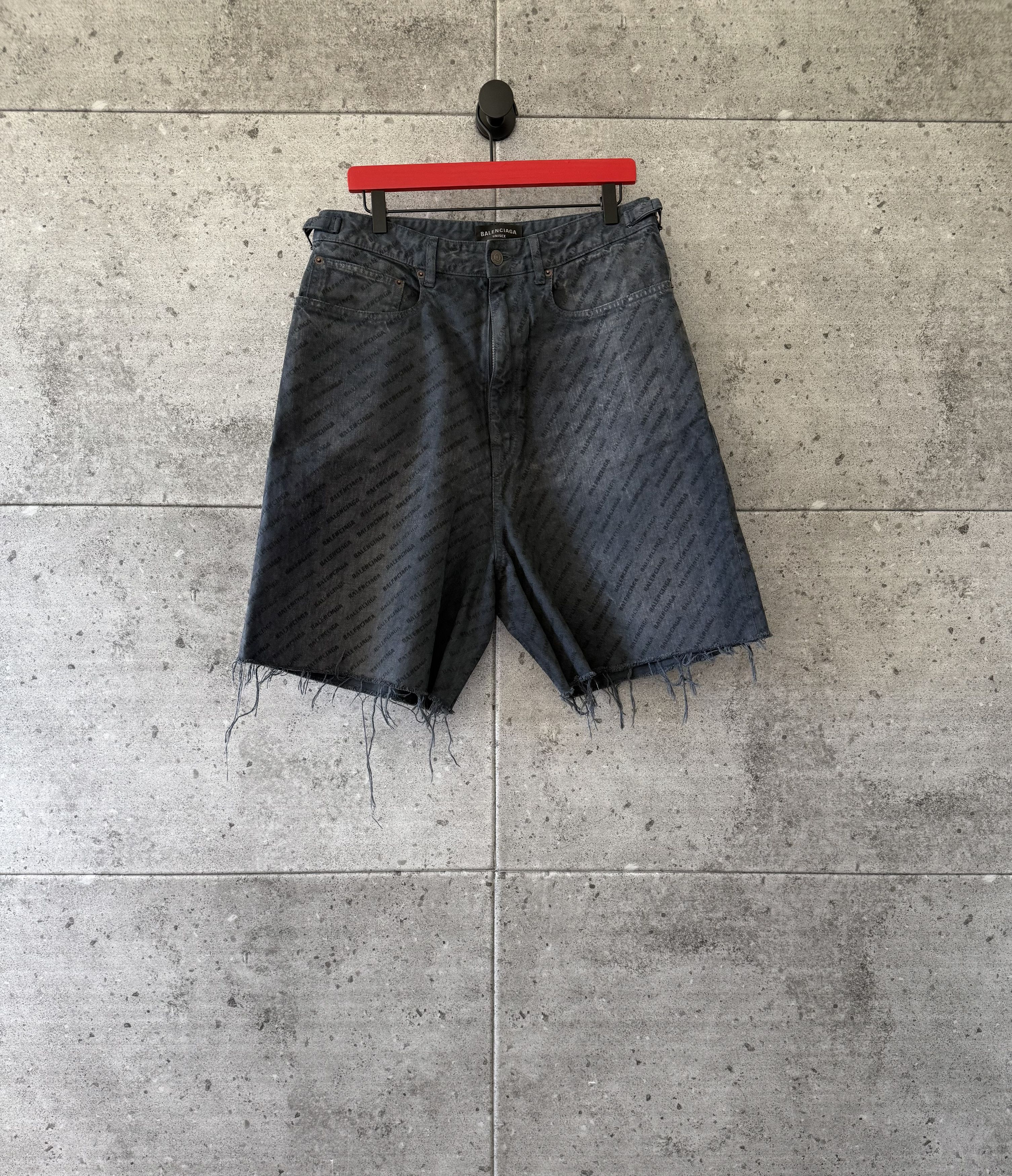 Balenciaga Balenciaga sample all over print skater denim shorts Size US 34 / EU 50 - 1 Thumbnail