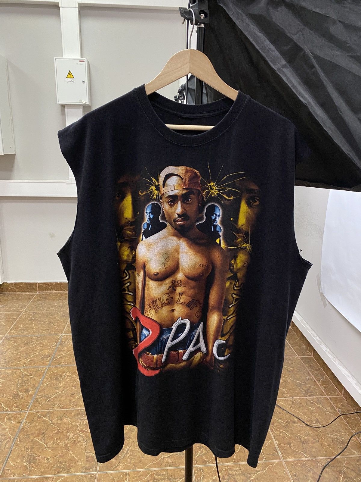 Band Tees × Rap Tees 🇺🇸 Vintage 90s Tupac Shakur All Eyez On Me Rare Retro Y2K rap Size US XL / EU 56 / 4 - 1 Thumbnail