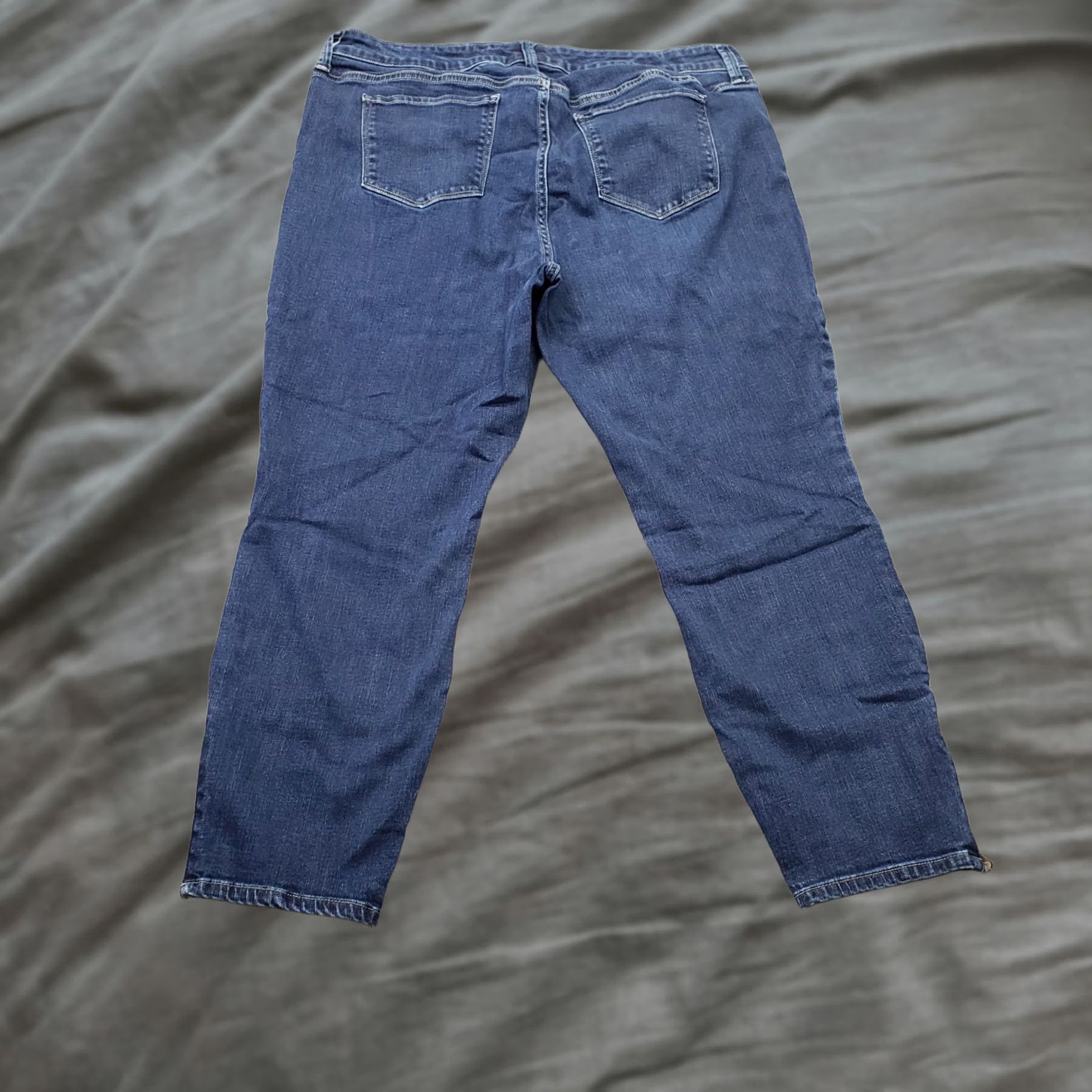 Torrid Torrid Premium Jeans Women 18R Blue Denim Medium Wash Ankle Zip Tapered Leg Jeans Size 40" / US 18 - 1 Thumbnail