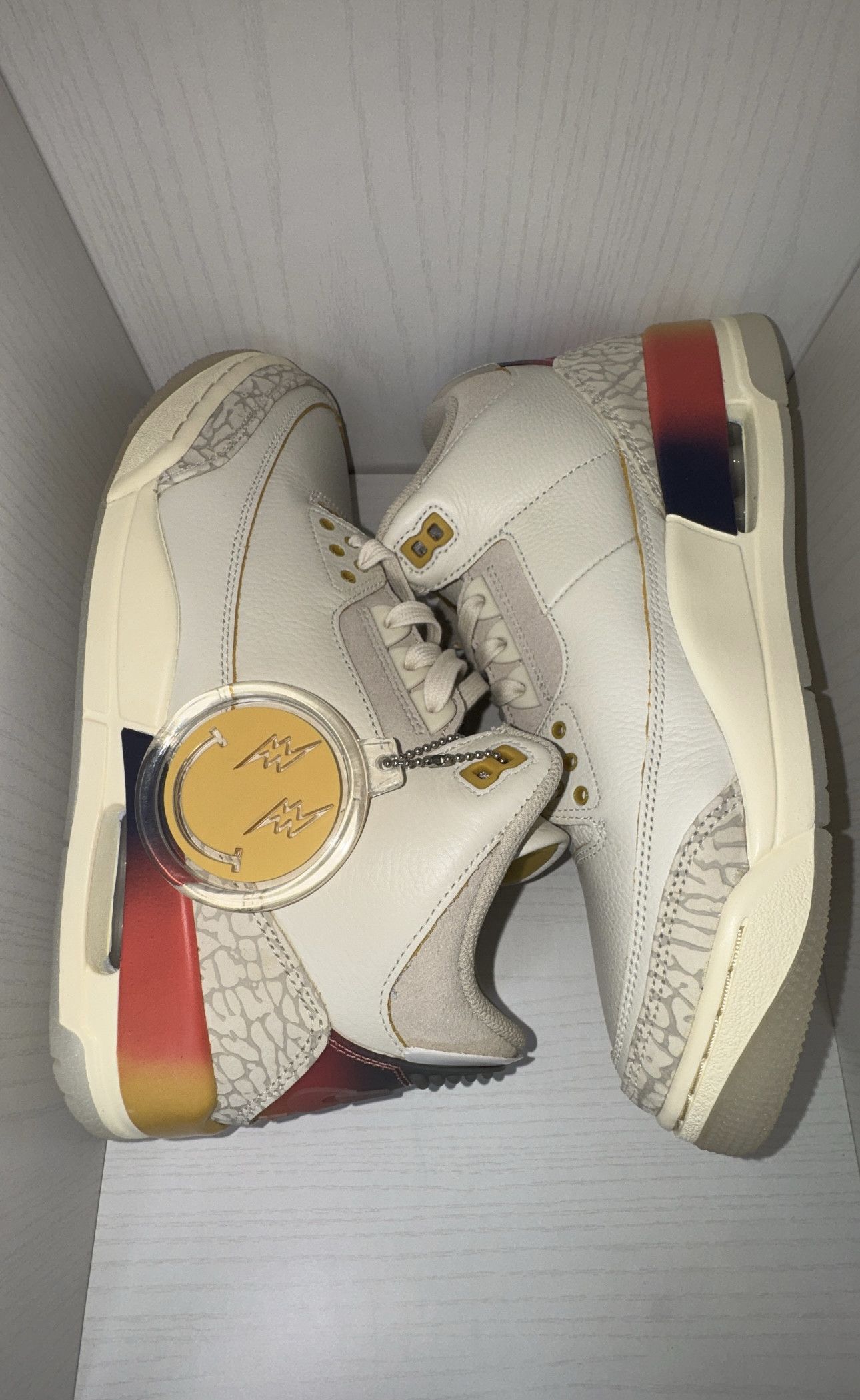Nike Air Jordan 3 Retro SP J Balvin Medellin Sunset Size US 9 / EU 42 - 5 Thumbnail