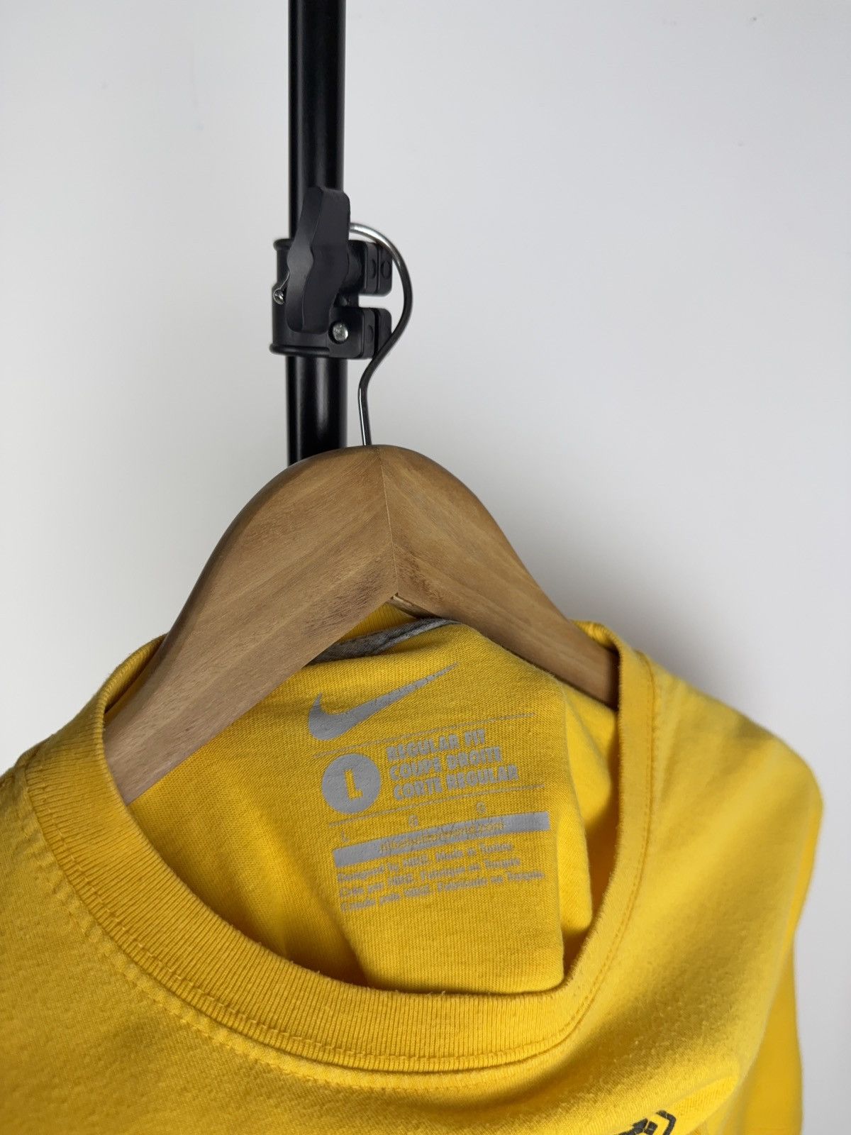 Nike × Vintage 00s Nike Yellow College Tee “Just Do It” Spartan Graphic L Size US L / EU 52-54 / 3 - 4 Thumbnail
